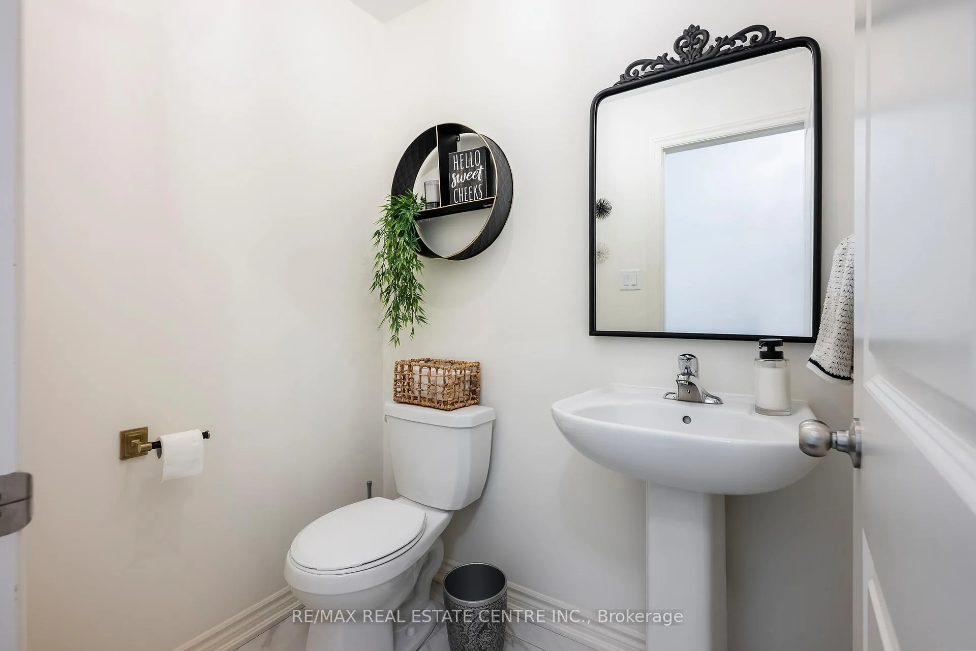Photo 4 of 106 Adventura Road, Brampton, Northwest Brampton — HOMEH