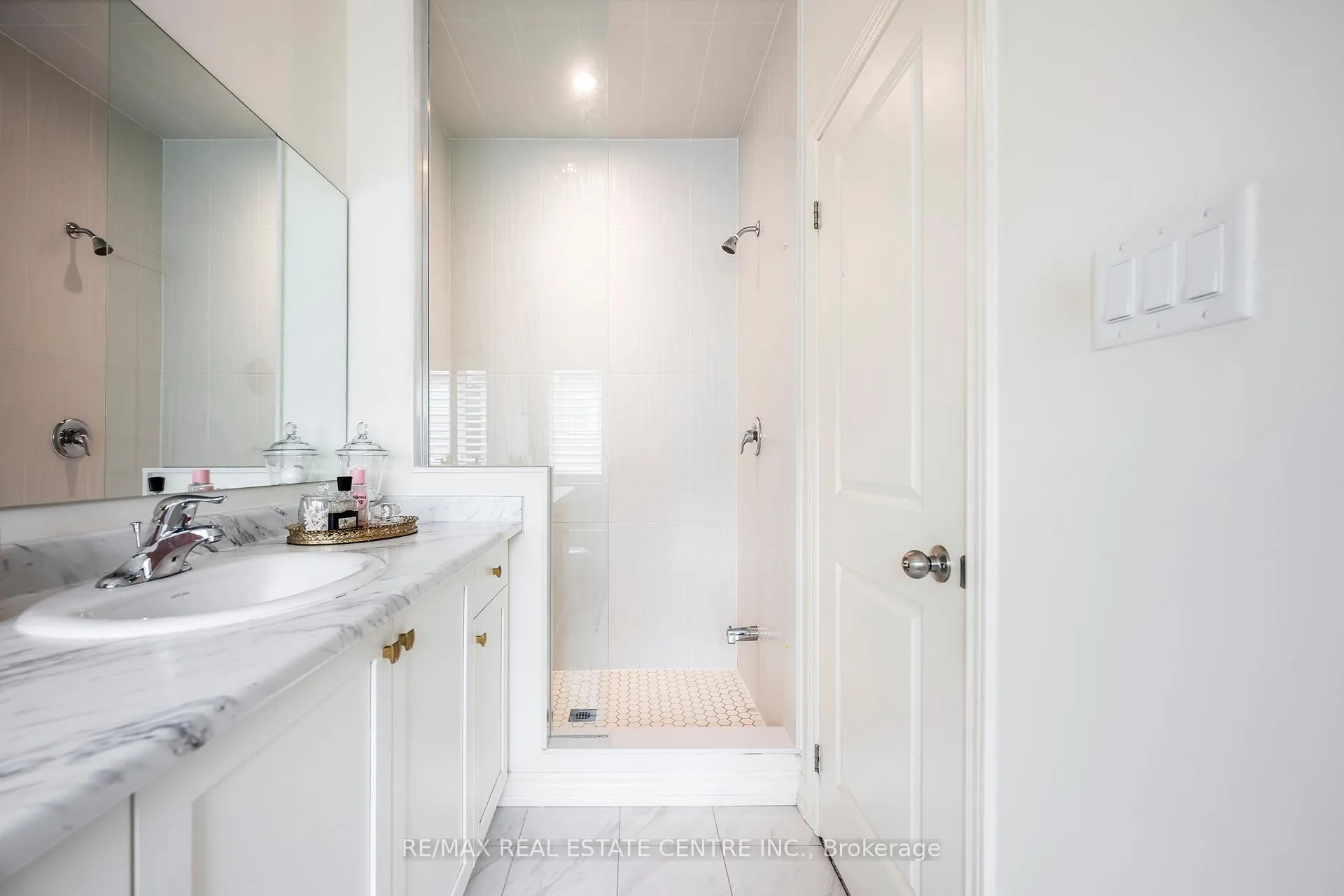 Photo 33 of 106 Adventura Road, Brampton, Northwest Brampton — HOMEH