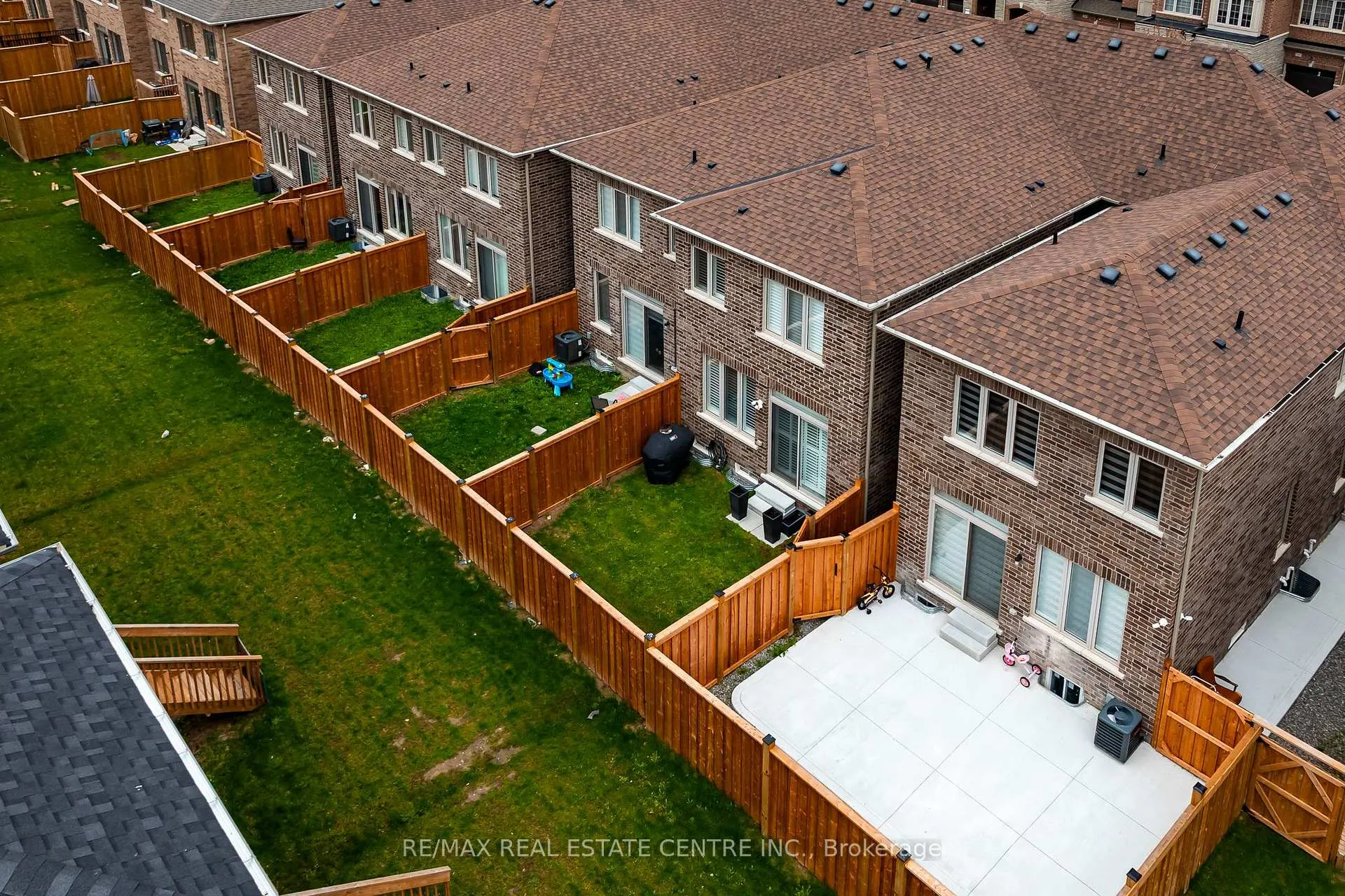 Photo 38 of 106 Adventura Road, Brampton, Northwest Brampton — HOMEH