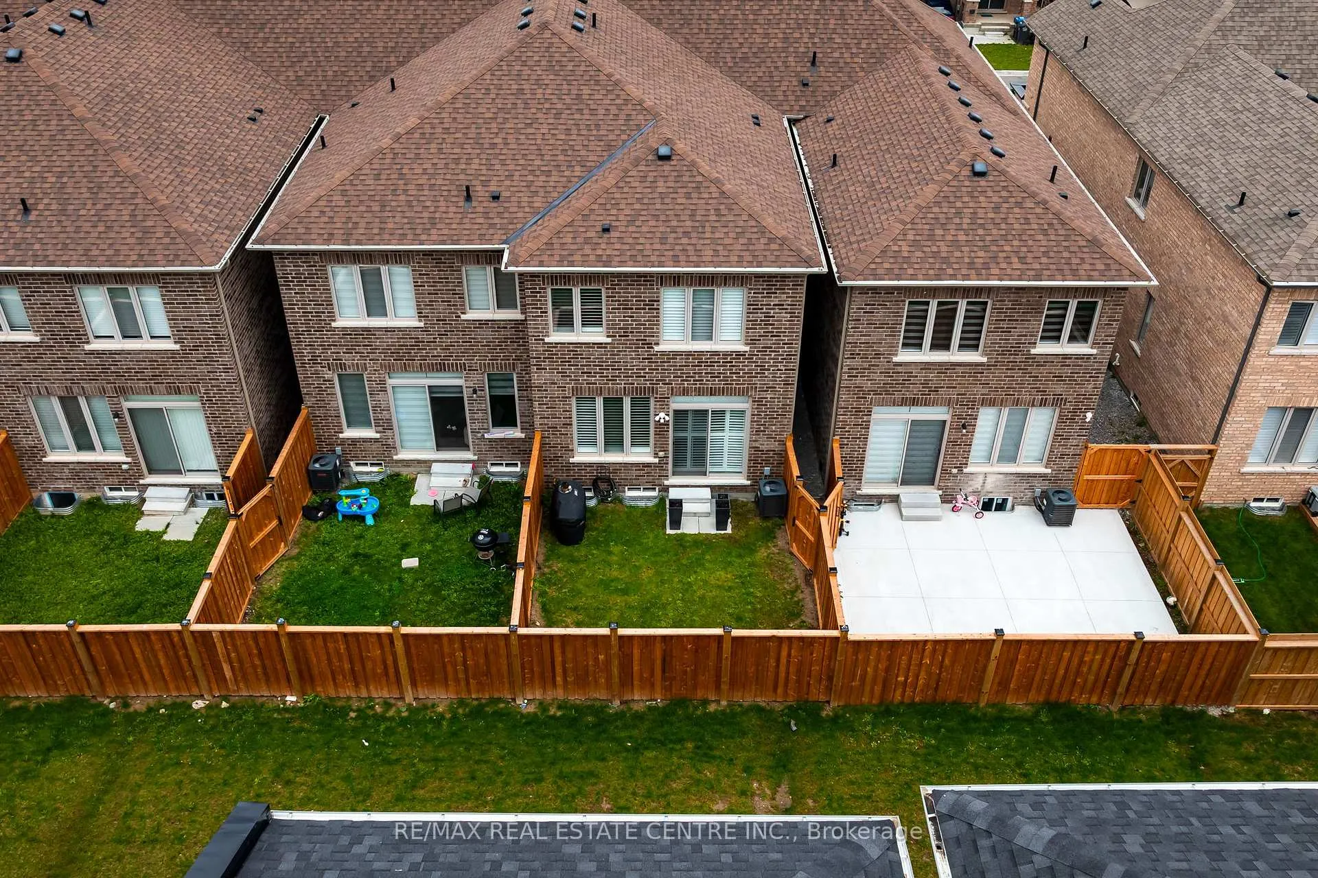 Photo 39 of 106 Adventura Road, Brampton, Northwest Brampton — HOMEH