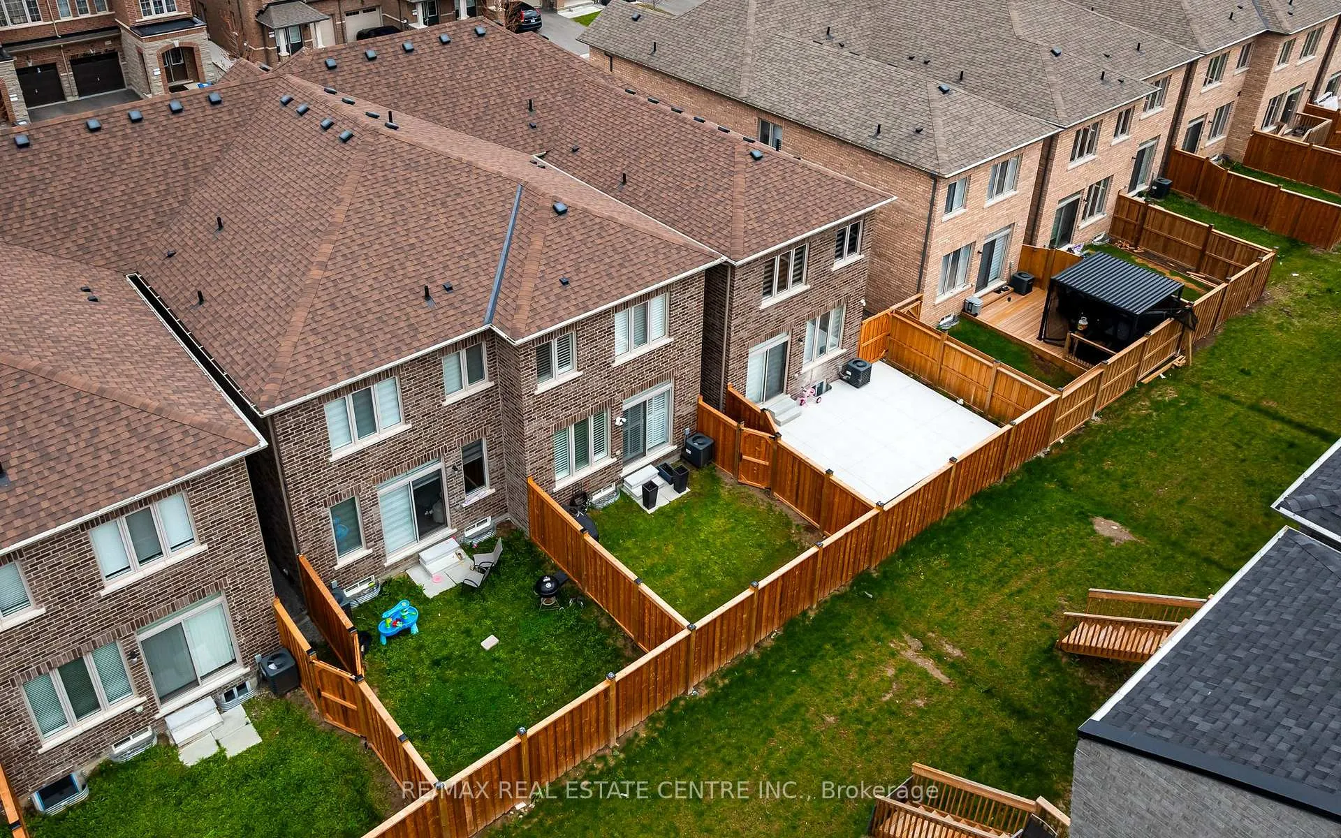 Photo 40 of 106 Adventura Road, Brampton, Northwest Brampton — HOMEH