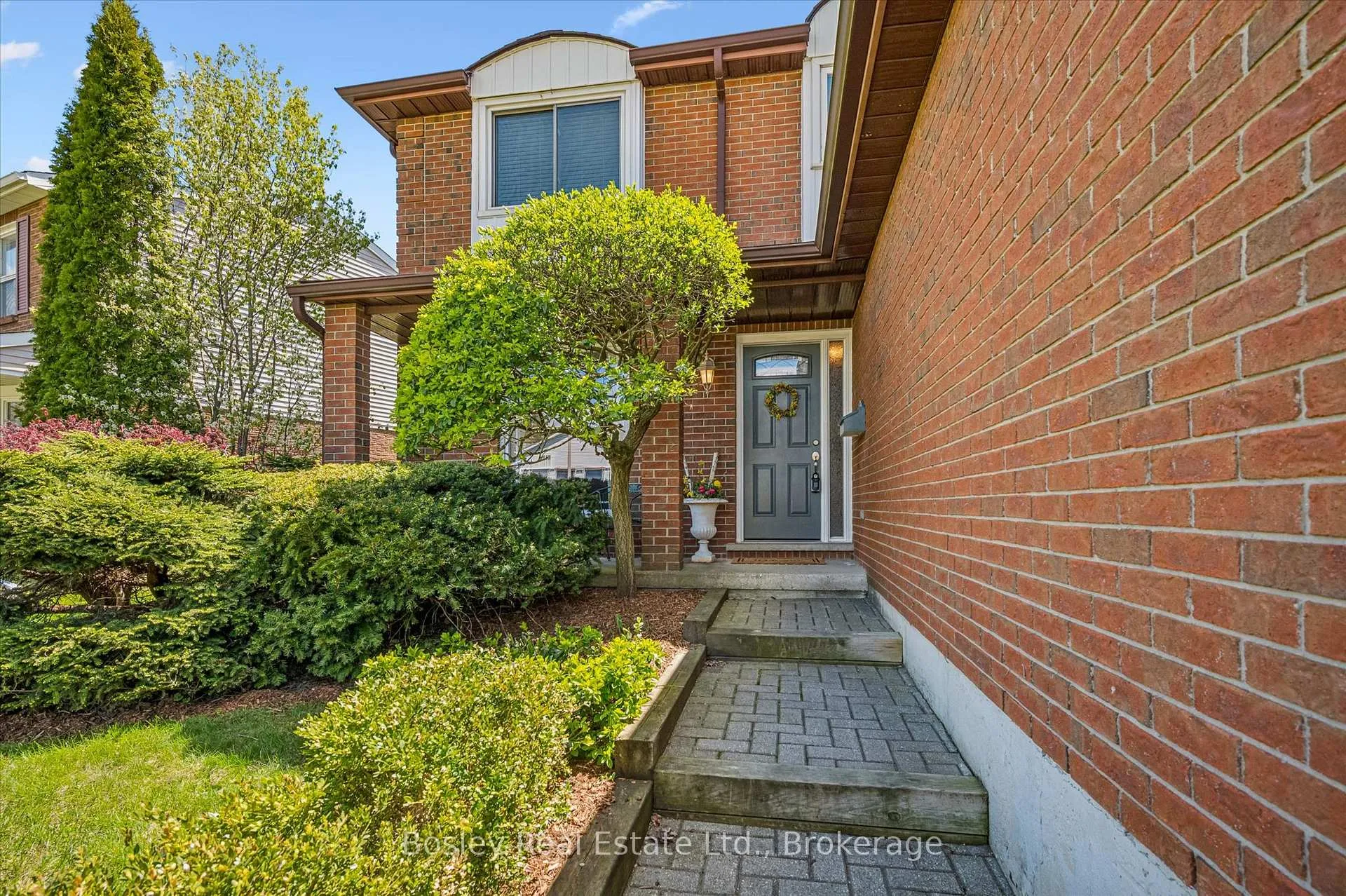 Photo 4 of 176 Westvale Drive, Waterloo — HOMEH