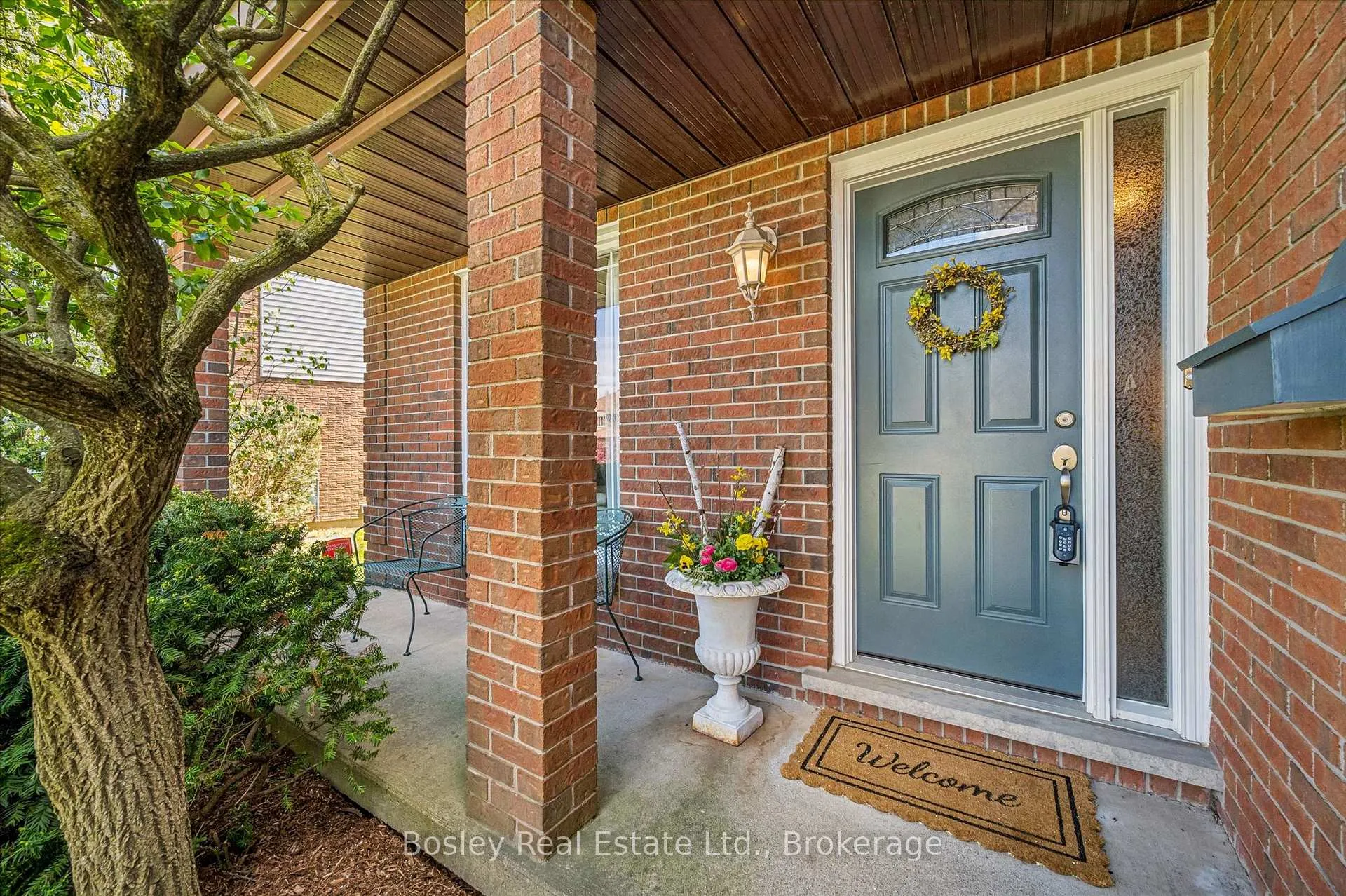 Photo 5 of 176 Westvale Drive, Waterloo — HOMEH