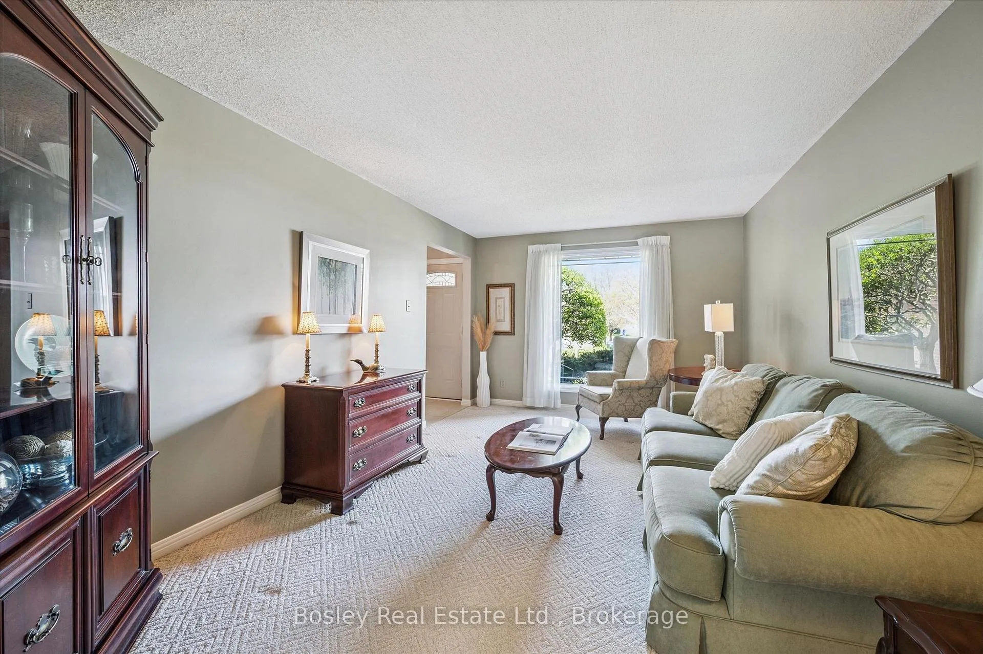 Photo 9 of 176 Westvale Drive, Waterloo — HOMEH