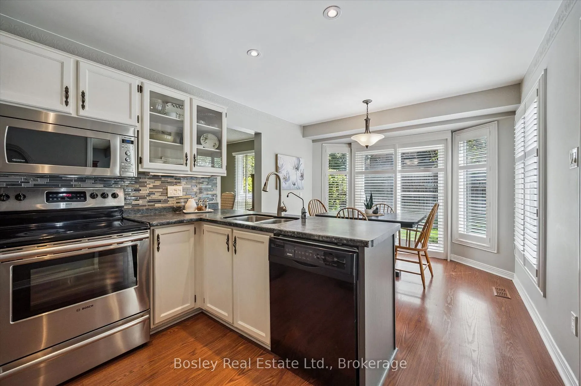 Photo 14 of 176 Westvale Drive, Waterloo — HOMEH