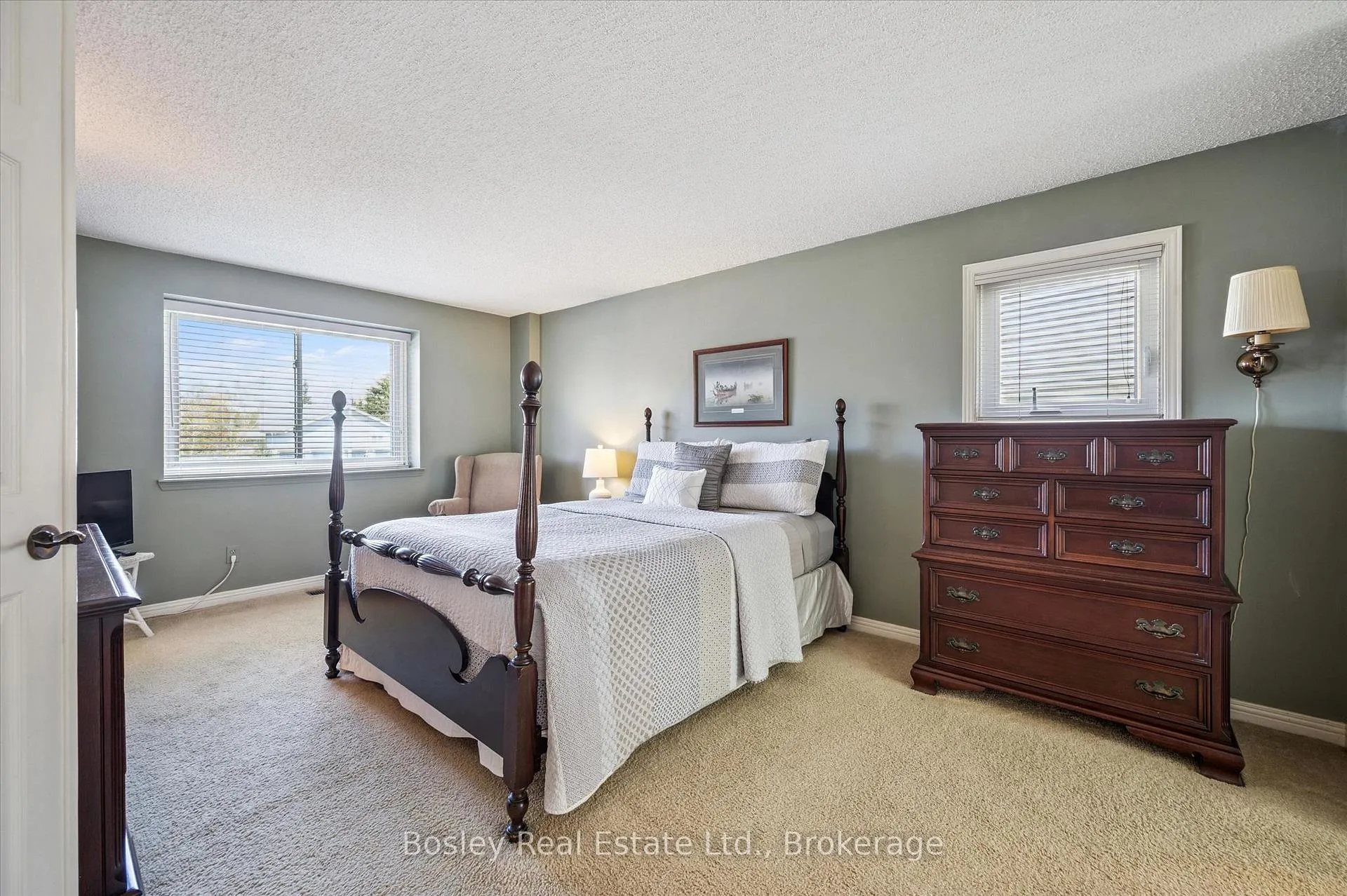 Photo 24 of 176 Westvale Drive, Waterloo — HOMEH