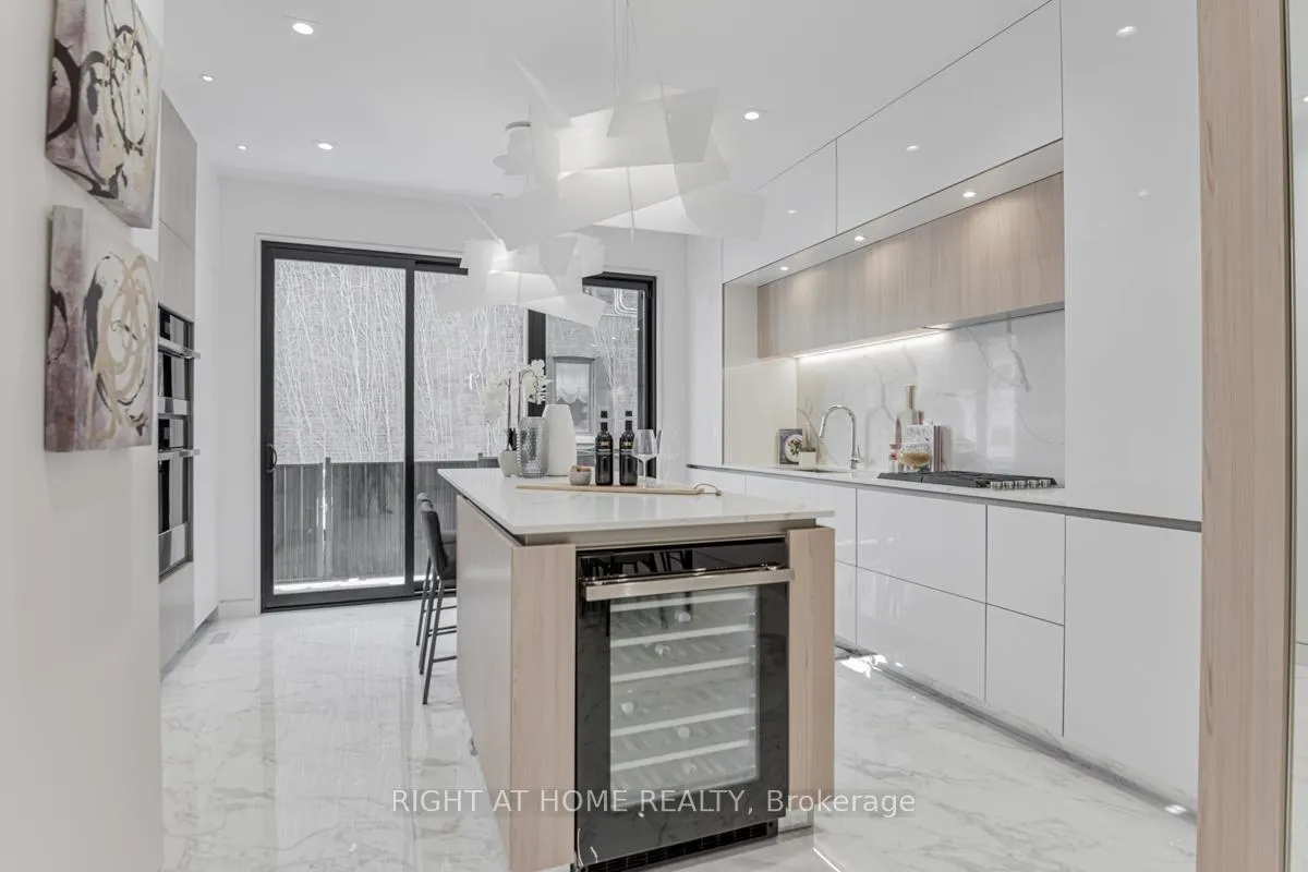 Photo 10 of 675 Huron Street, Toronto, The Annex — HOMEH