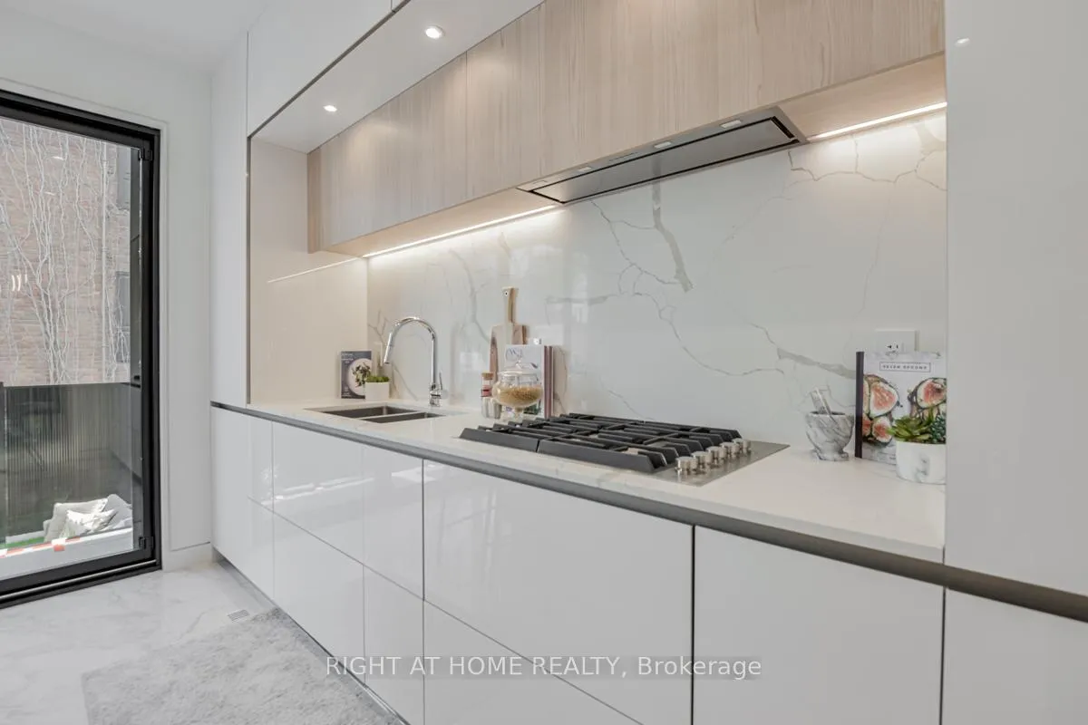 Photo 11 of 675 Huron Street, Toronto, The Annex — HOMEH