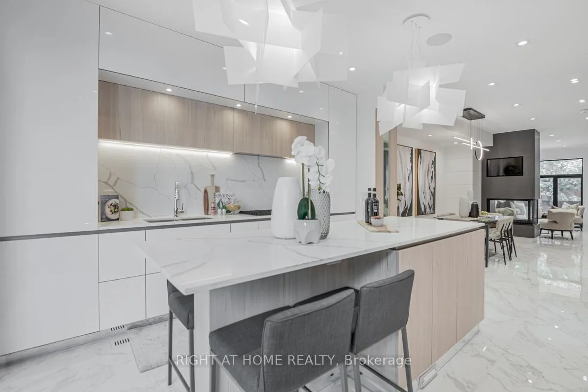 Photo 13 of 675 Huron Street, Toronto, The Annex — HOMEH