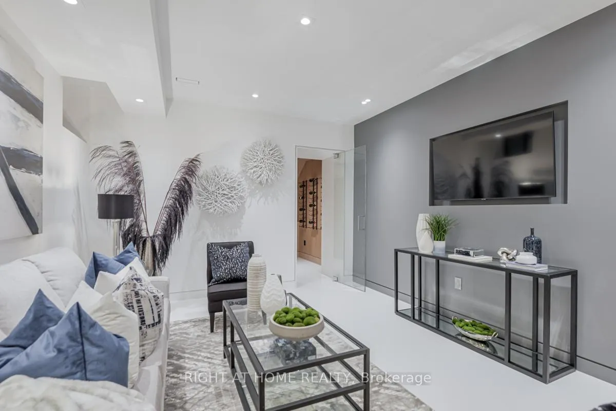 Photo 18 of 675 Huron Street, Toronto, The Annex — HOMEH