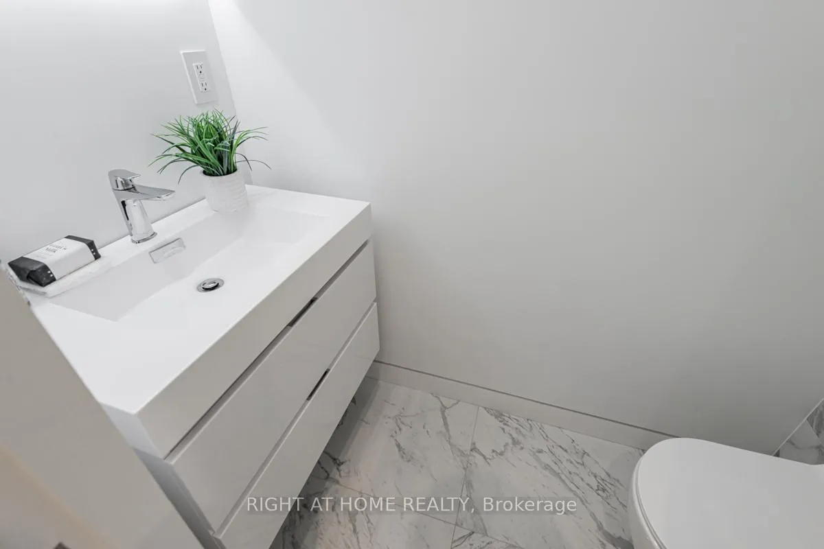 Photo 20 of 675 Huron Street, Toronto, The Annex — HOMEH
