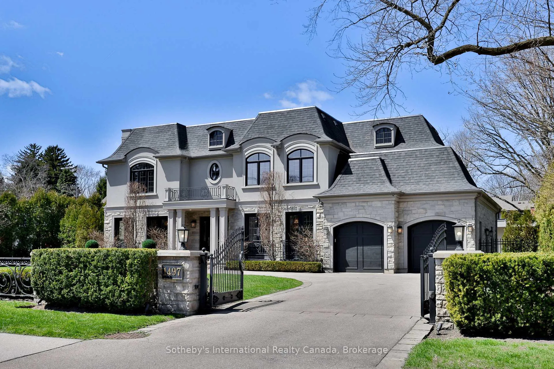 Front of 1497 Lakeshore Road W