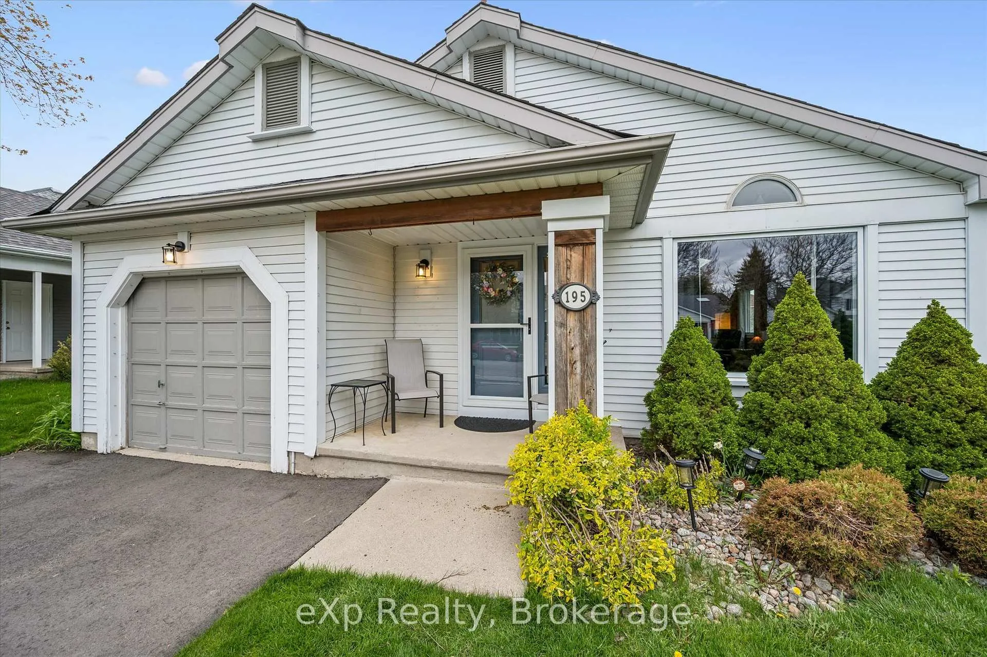 Photo 3 of 195 Middlebury Drive, Waterloo — HOMEH
