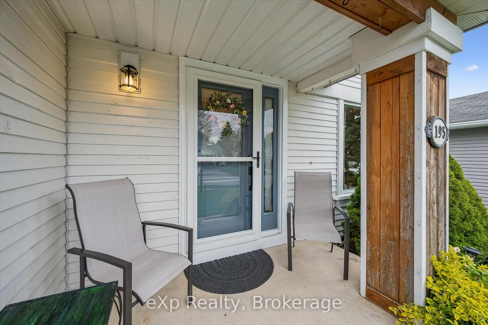 Photo 4 of 195 Middlebury Drive, Waterloo — HOMEH