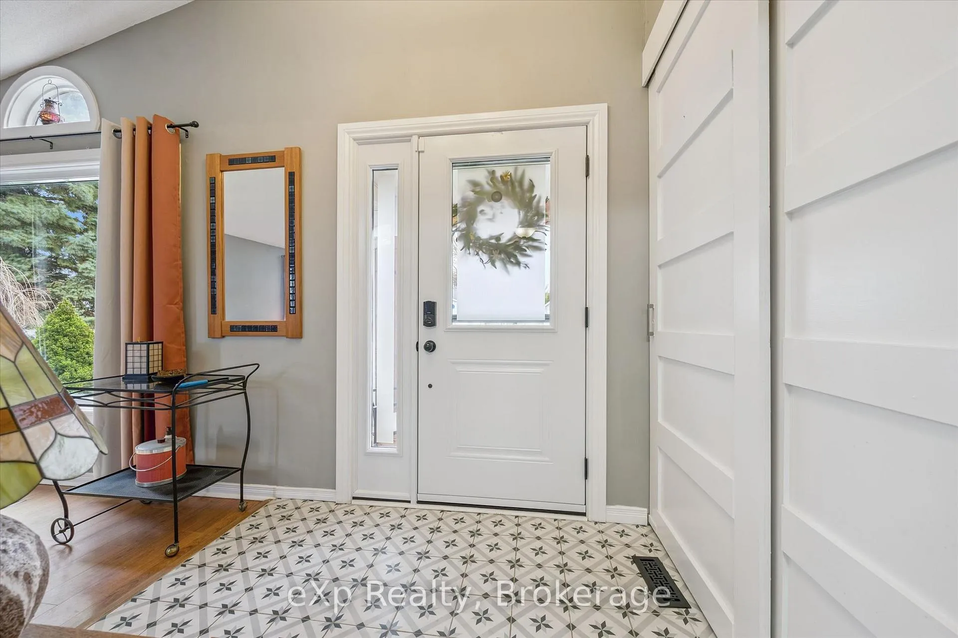 Photo 5 of 195 Middlebury Drive, Waterloo — HOMEH