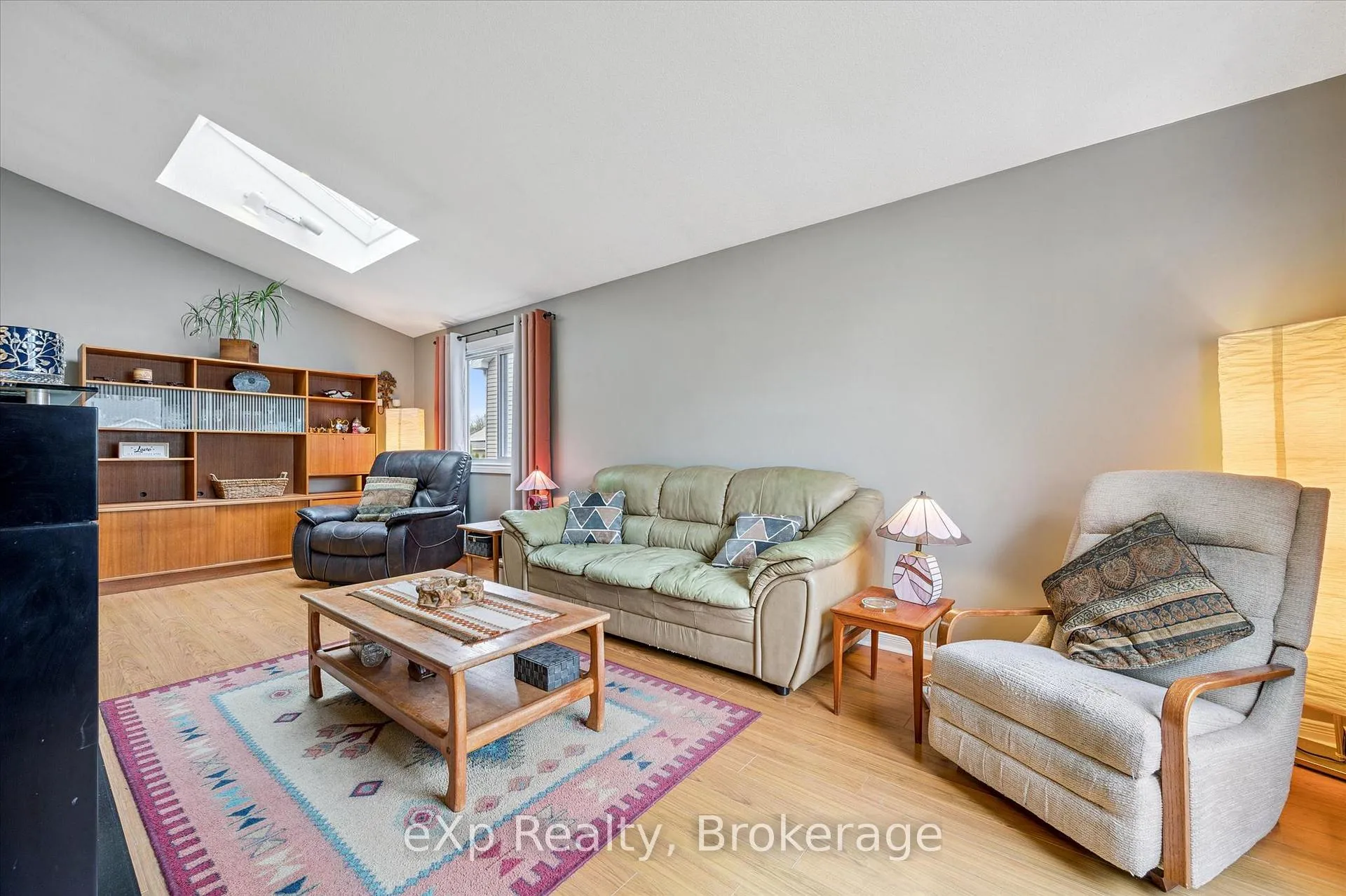 Photo 7 of 195 Middlebury Drive, Waterloo — HOMEH
