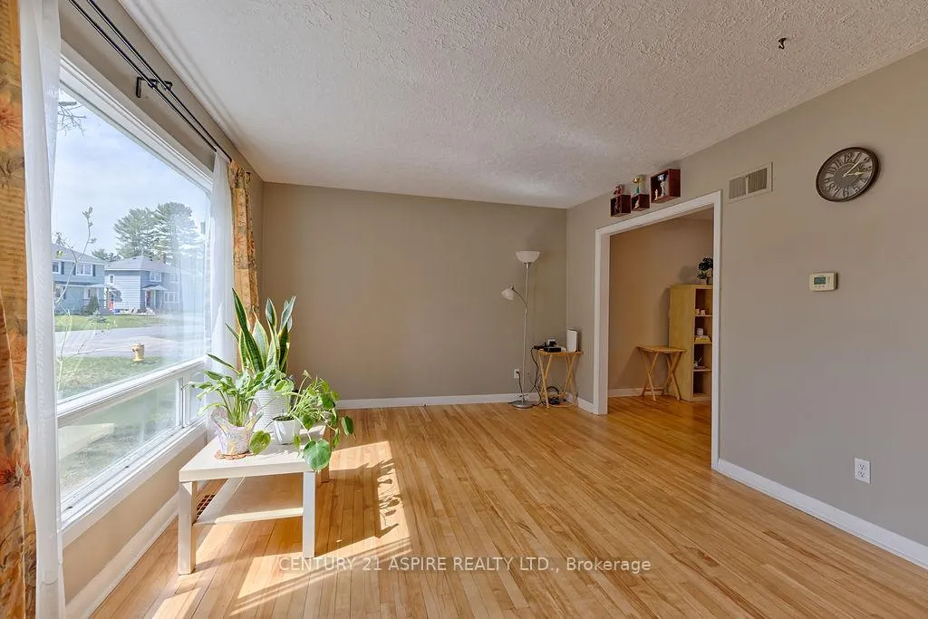 Photo 11 of 82 Rutherford Avenue, Deep River — HOMEH