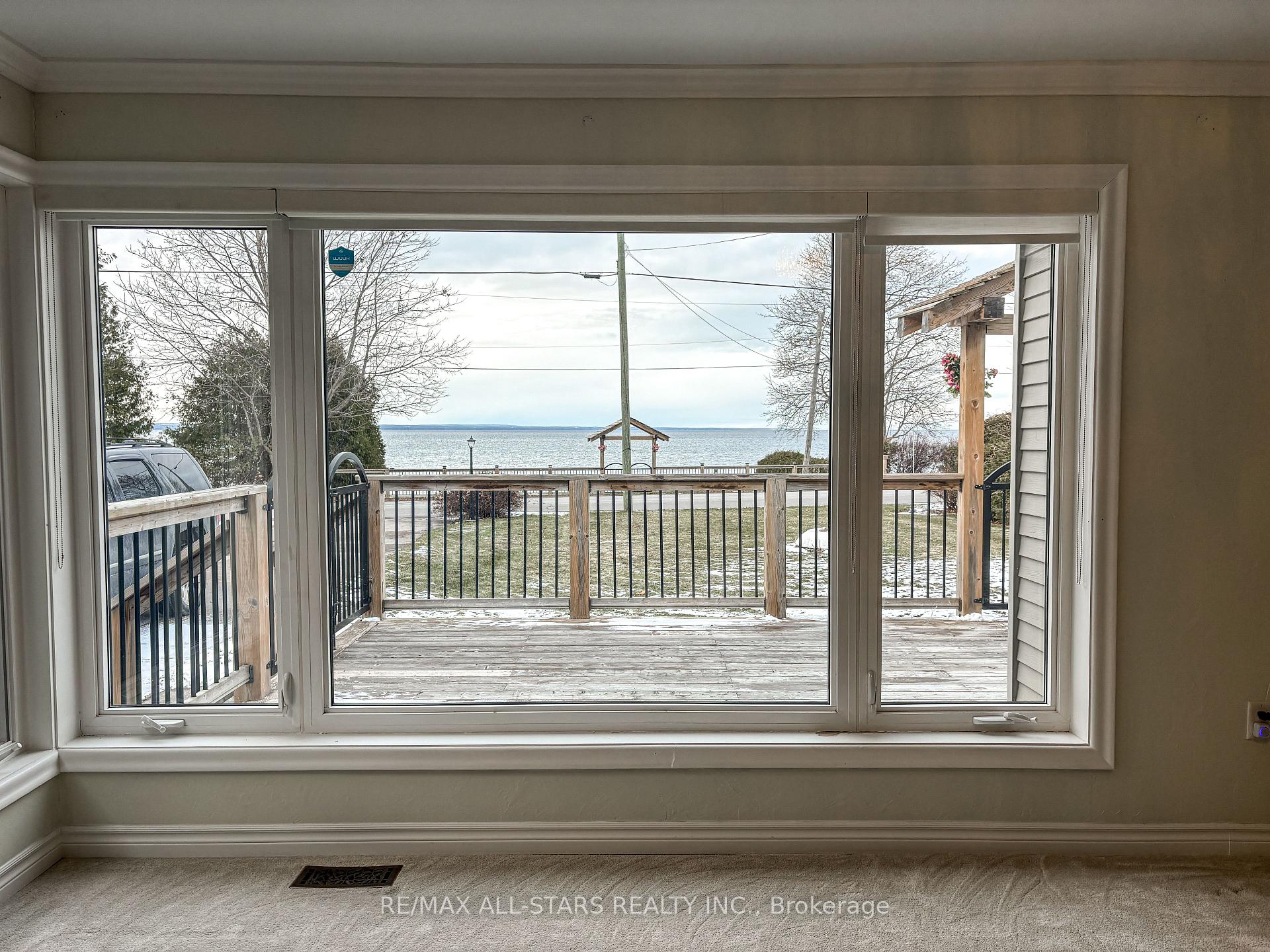 Photo 7 of 521 Lake Drive E, Georgina, Historic Lakeshore Communities — HOMEH