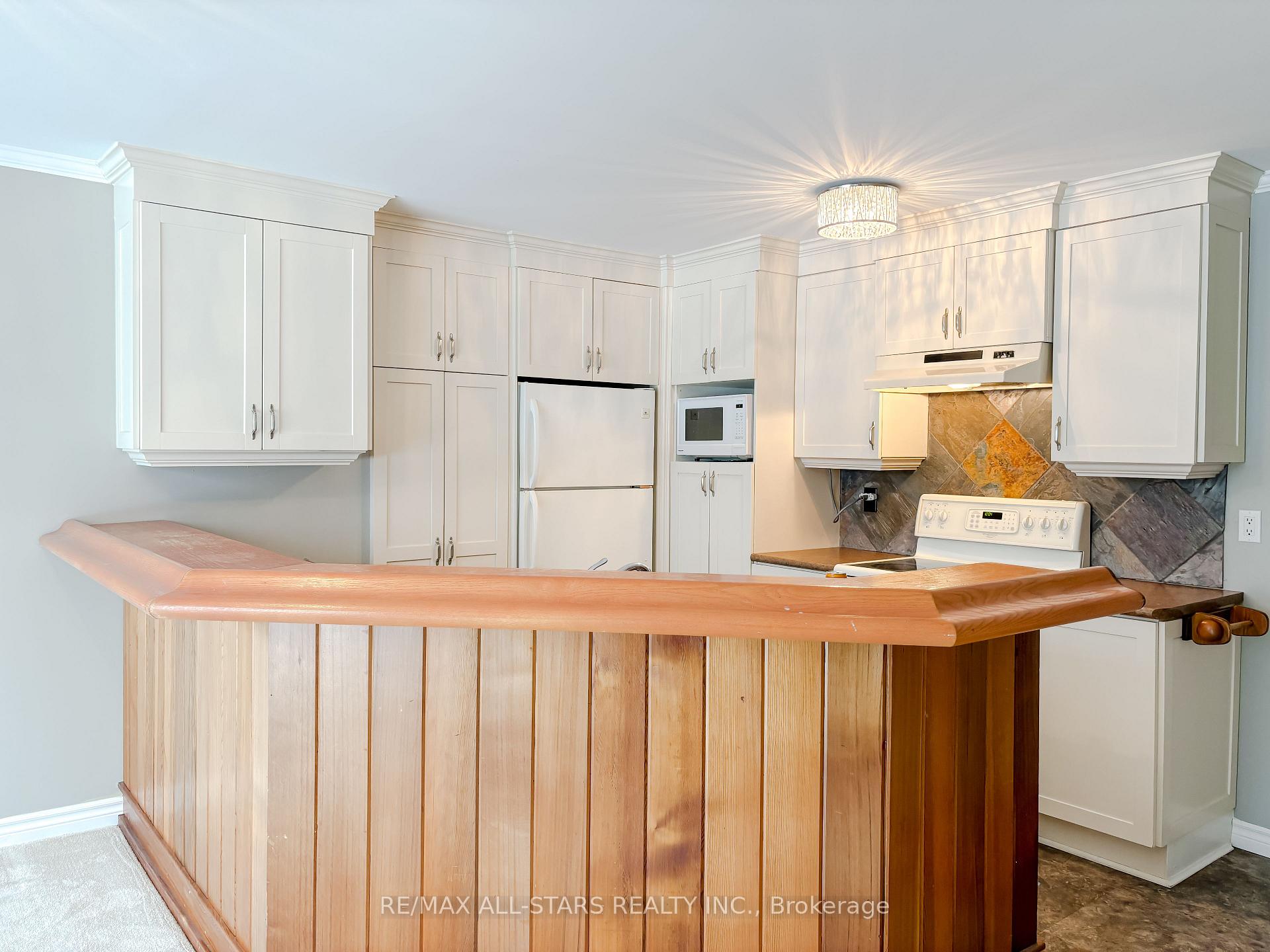Photo 9 of 521 Lake Drive E, Georgina, Historic Lakeshore Communities — HOMEH