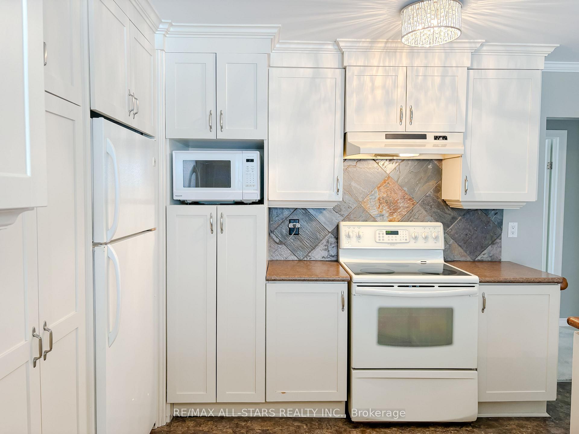 Photo 10 of 521 Lake Drive E, Georgina, Historic Lakeshore Communities — HOMEH