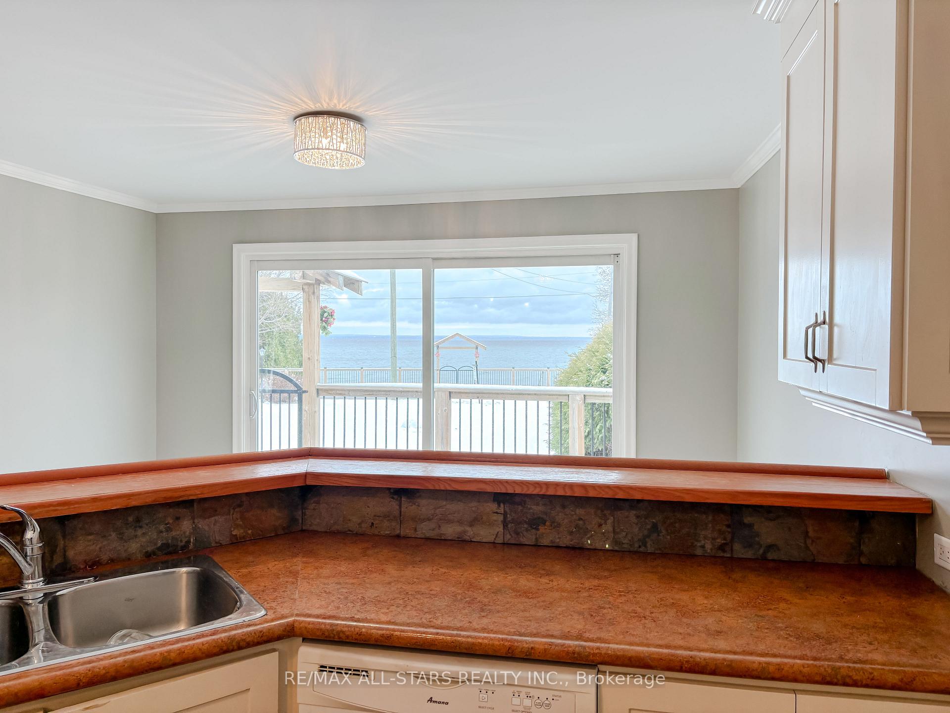 Photo 11 of 521 Lake Drive E, Georgina, Historic Lakeshore Communities — HOMEH