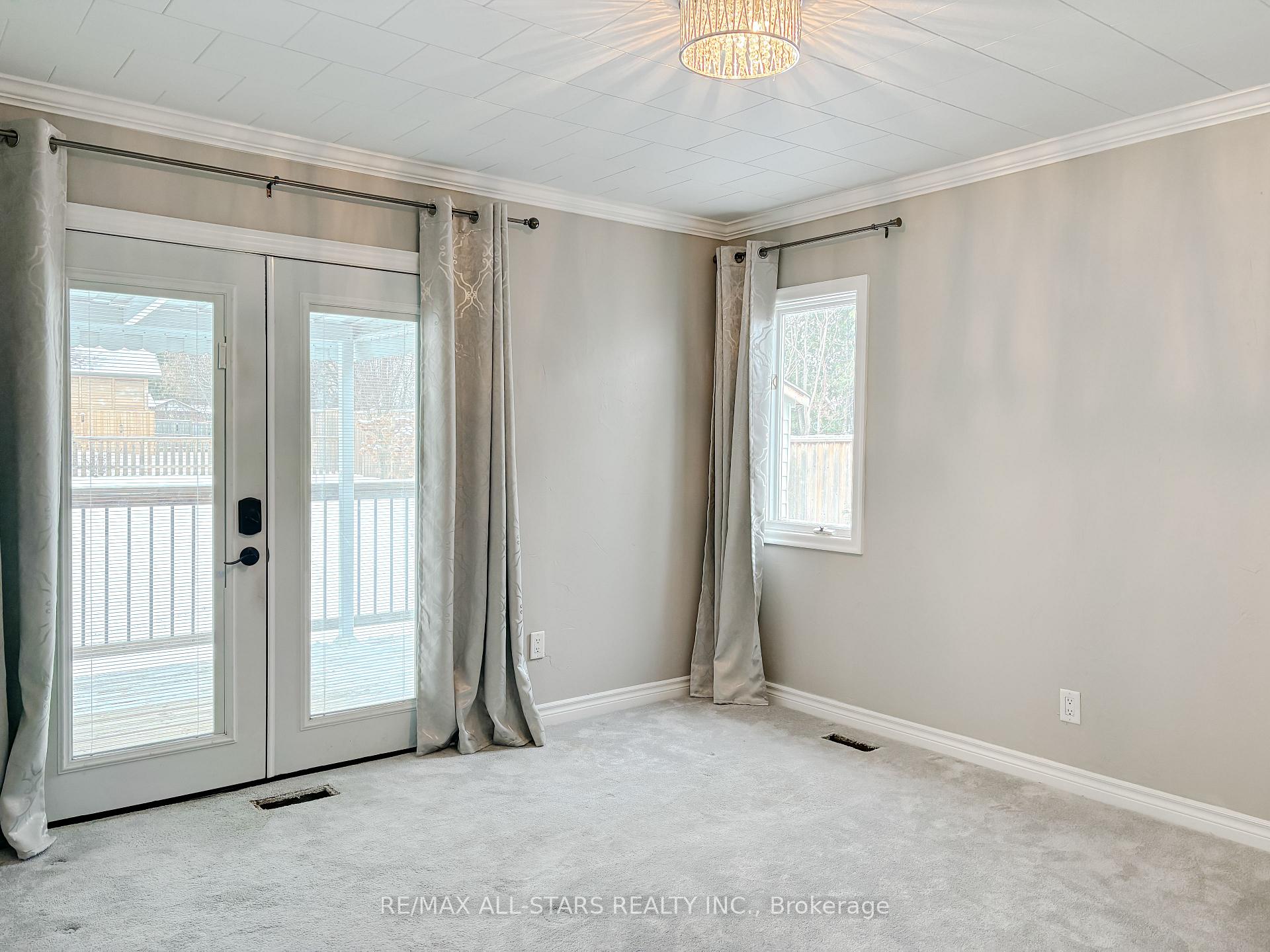 Photo 12 of 521 Lake Drive E, Georgina, Historic Lakeshore Communities — HOMEH