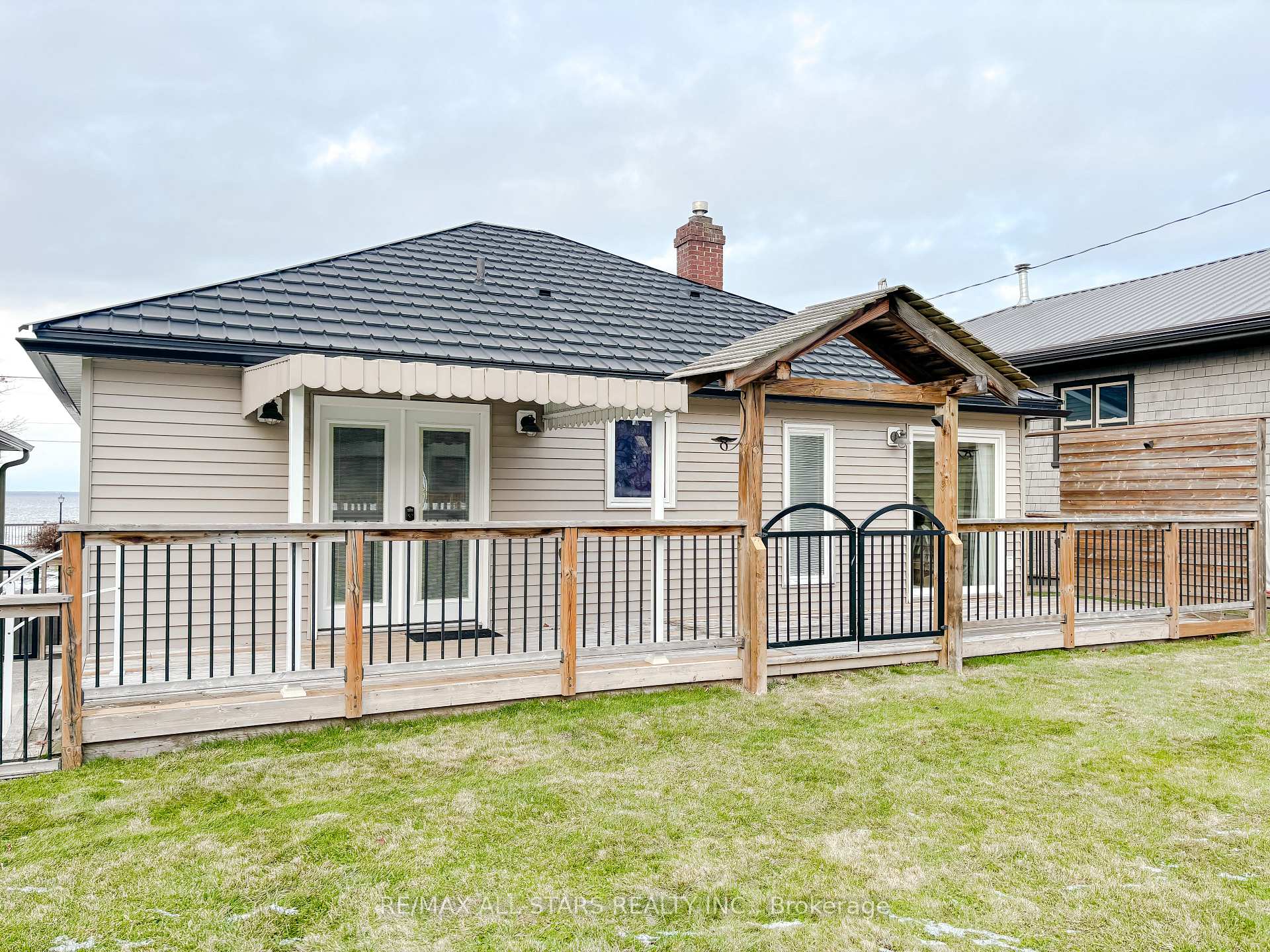 Photo 17 of 521 Lake Drive E, Georgina, Historic Lakeshore Communities — HOMEH