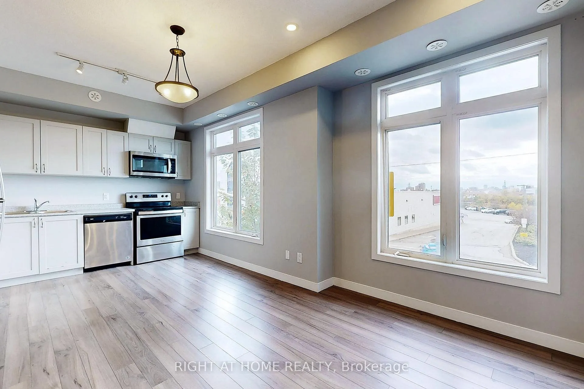 Photo 7 of Unit 14, 630 Rogers Road, Toronto, Keelesdale-Eglinton West — HOMEH