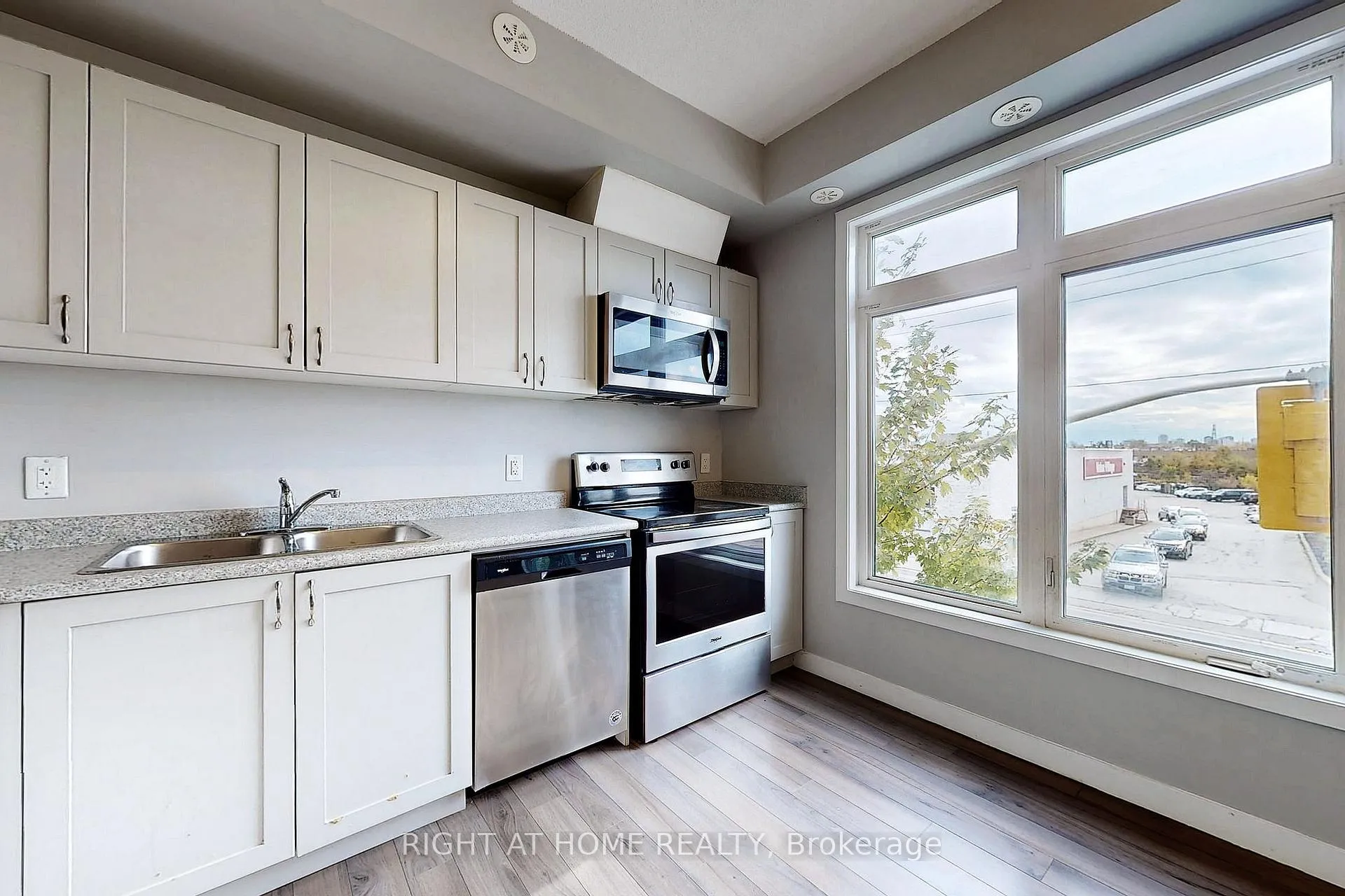 Photo 13 of Unit 14, 630 Rogers Road, Toronto, Keelesdale-Eglinton West — HOMEH