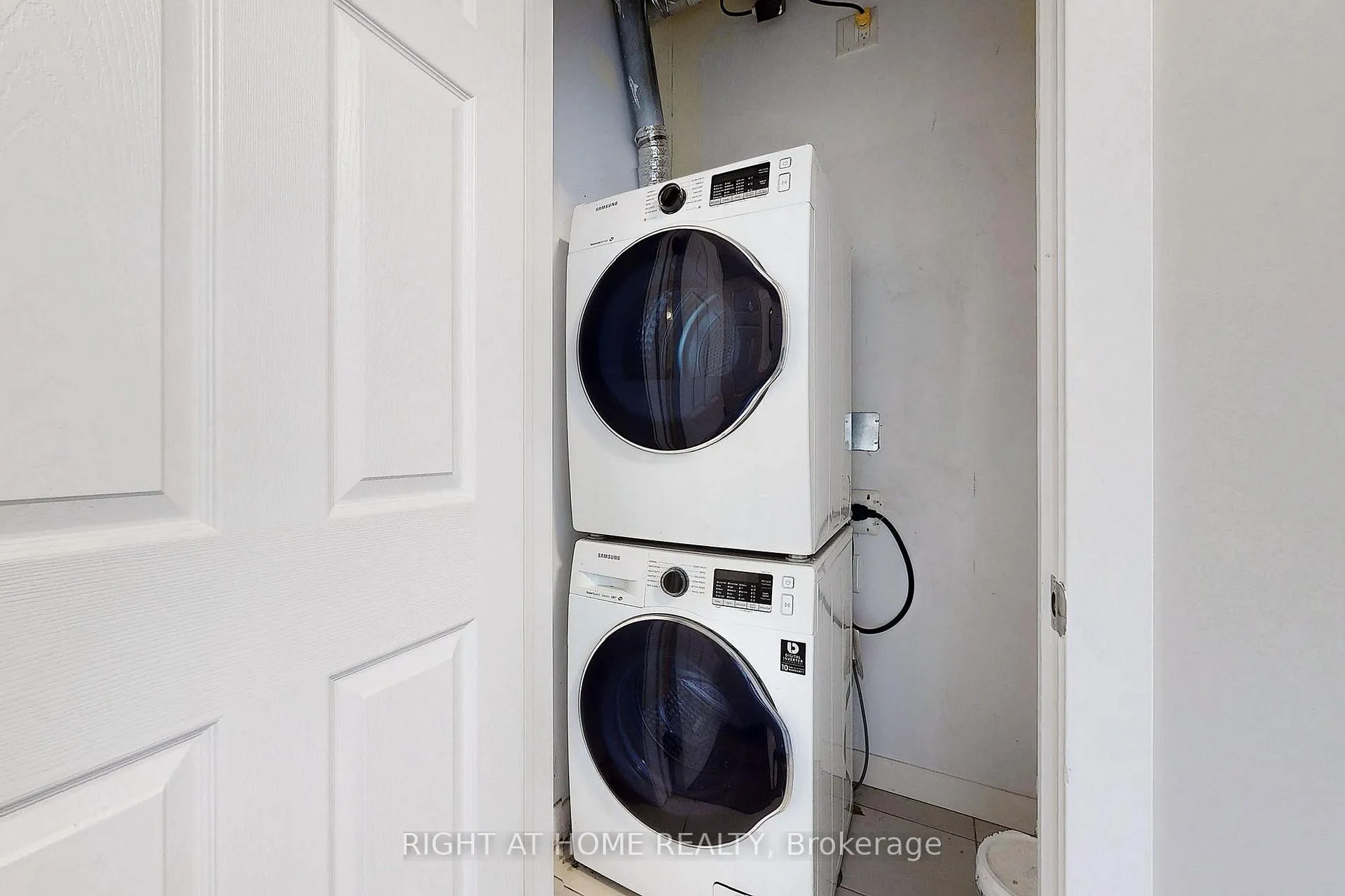 Photo 17 of Unit 14, 630 Rogers Road, Toronto, Keelesdale-Eglinton West — HOMEH