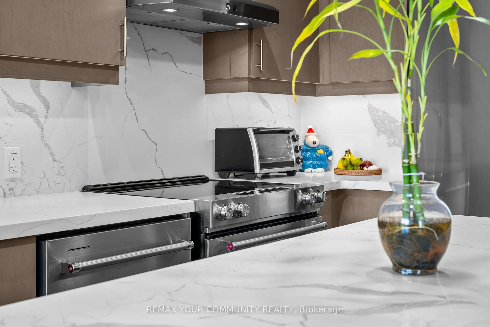 Photo 5 of Unit 429, 9000 Jane Street, Vaughan, Vellore Village — HOMEH