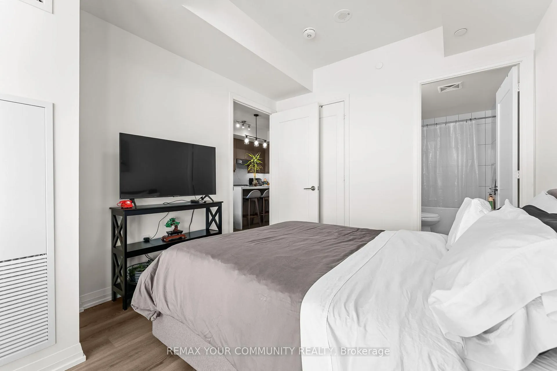 Photo 18 of Unit 429, 9000 Jane Street, Vaughan, Vellore Village — HOMEH