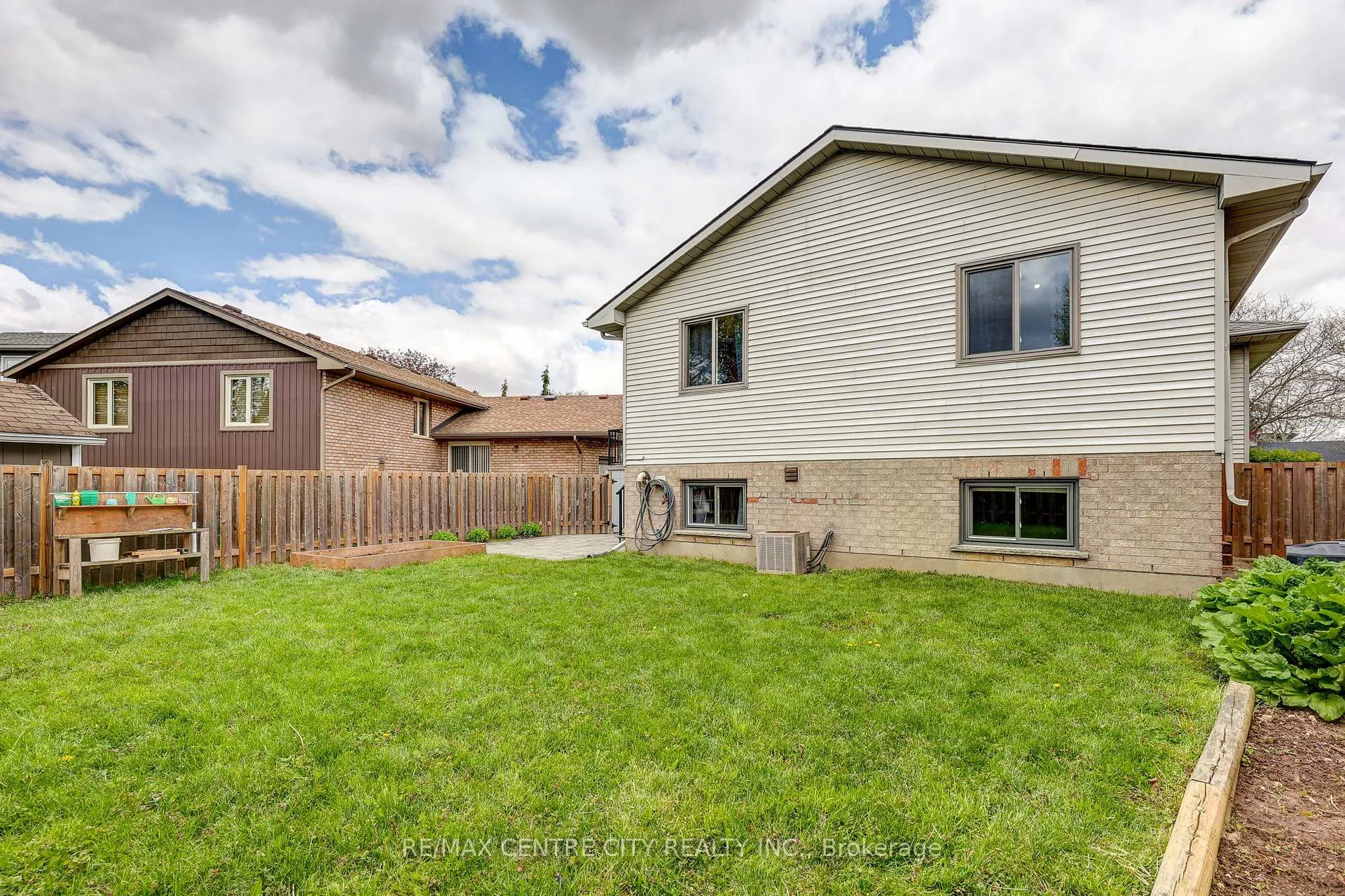 Photo 41 of 43 Sinclair Crescent, Aylmer — HOMEH