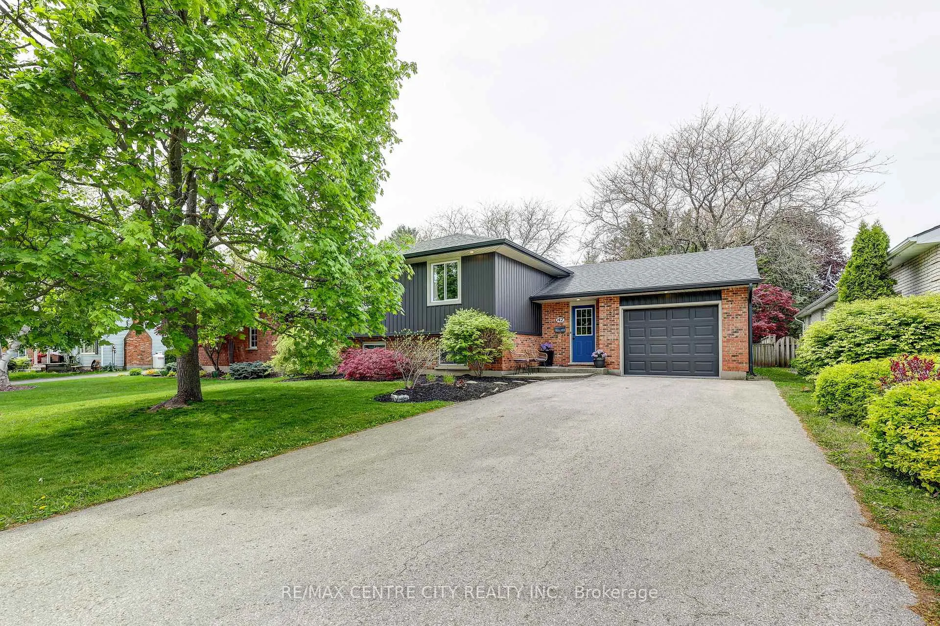 Photo 2 of 142 Dufferin Street, Aylmer — HOMEH