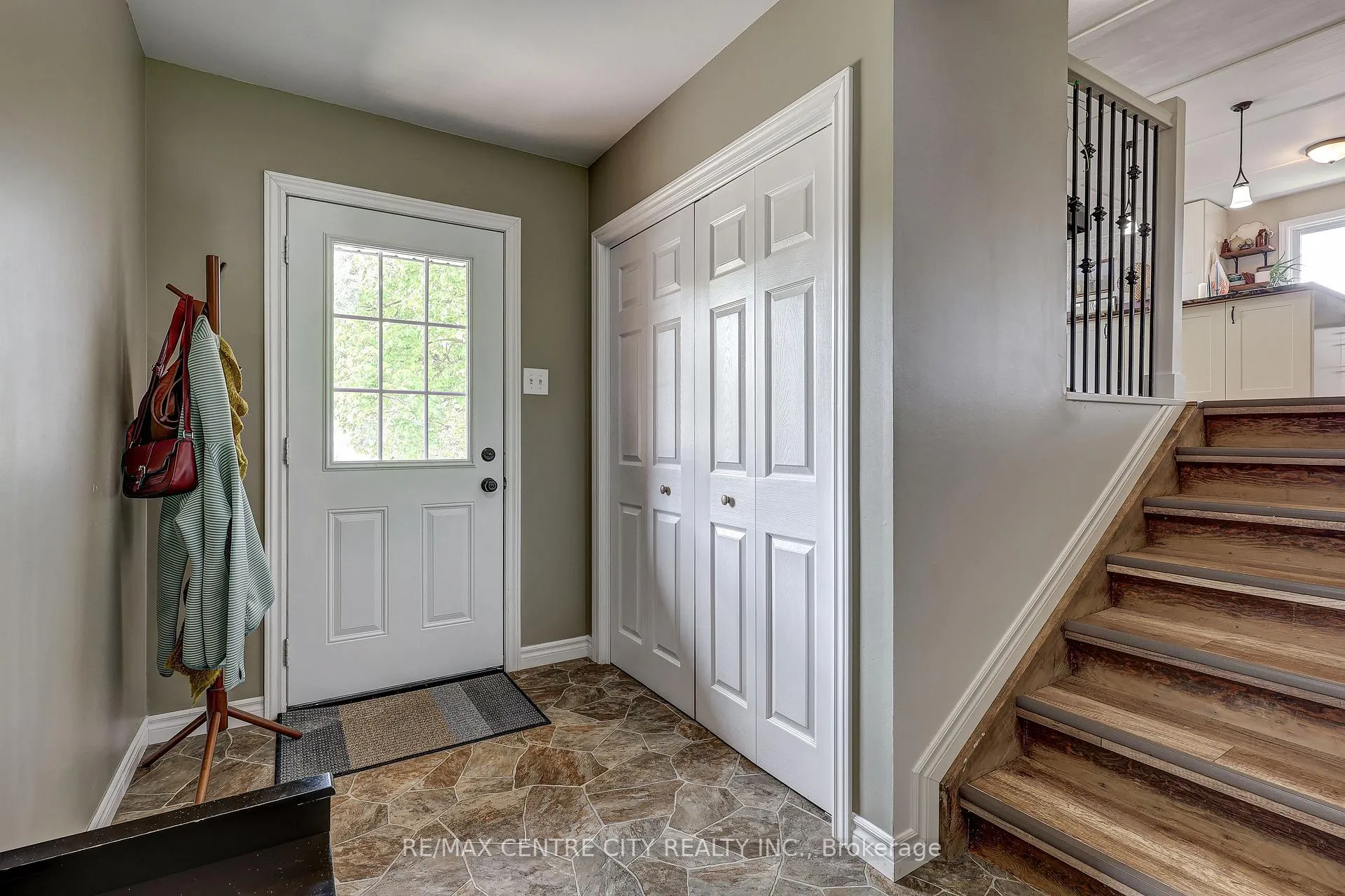 Photo 4 of 142 Dufferin Street, Aylmer — HOMEH