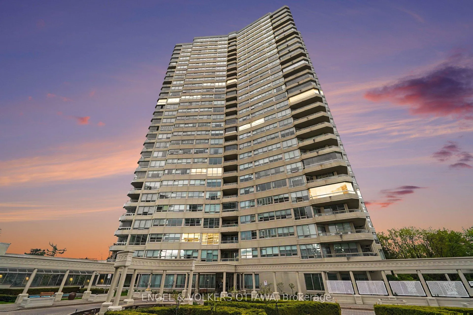 Photo 3 of Unit 802, 1480 Riverside Drive, Ottawa, Riverview Park — HOMEH