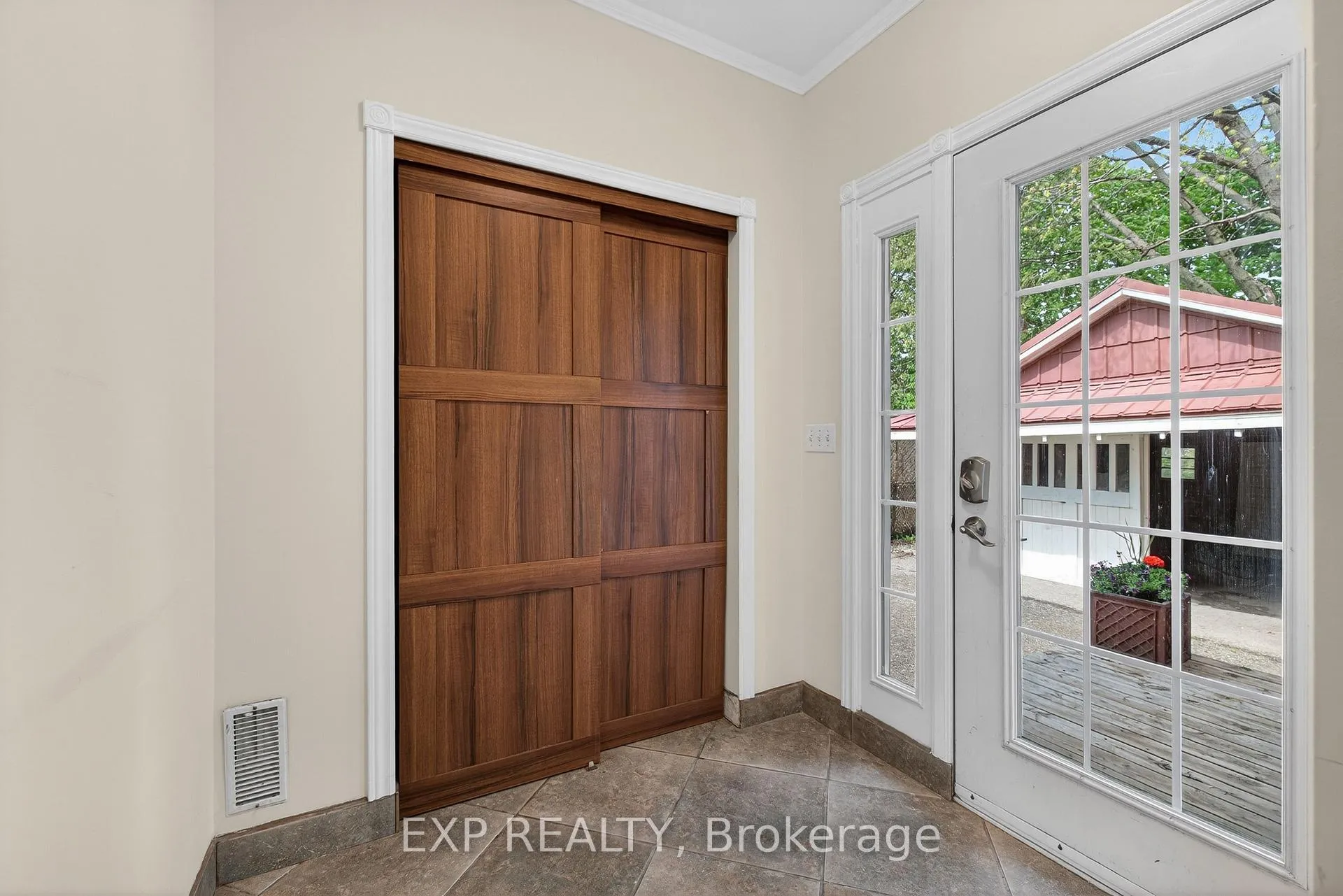 Photo 10 of 48 Stirling Avenue N, Kitchener — HOMEH