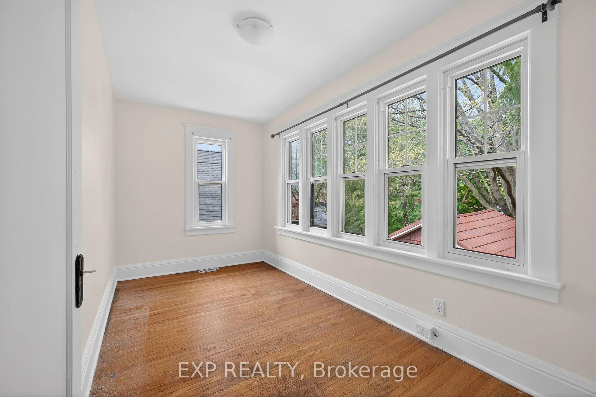 Photo 25 of 48 Stirling Avenue N, Kitchener — HOMEH