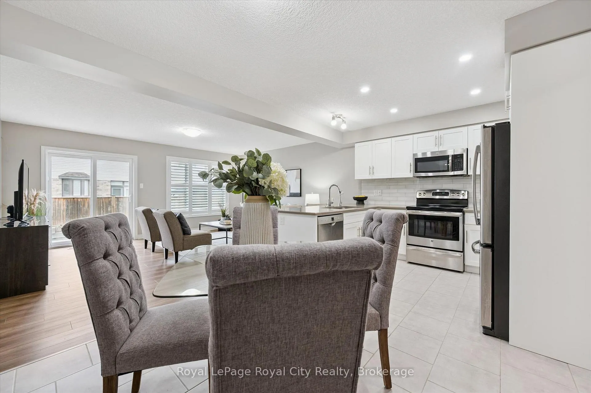 Photo 10 of 5 Sandybay Avenue, Kitchener, Idlewood/Lackner Woods — HOMEH