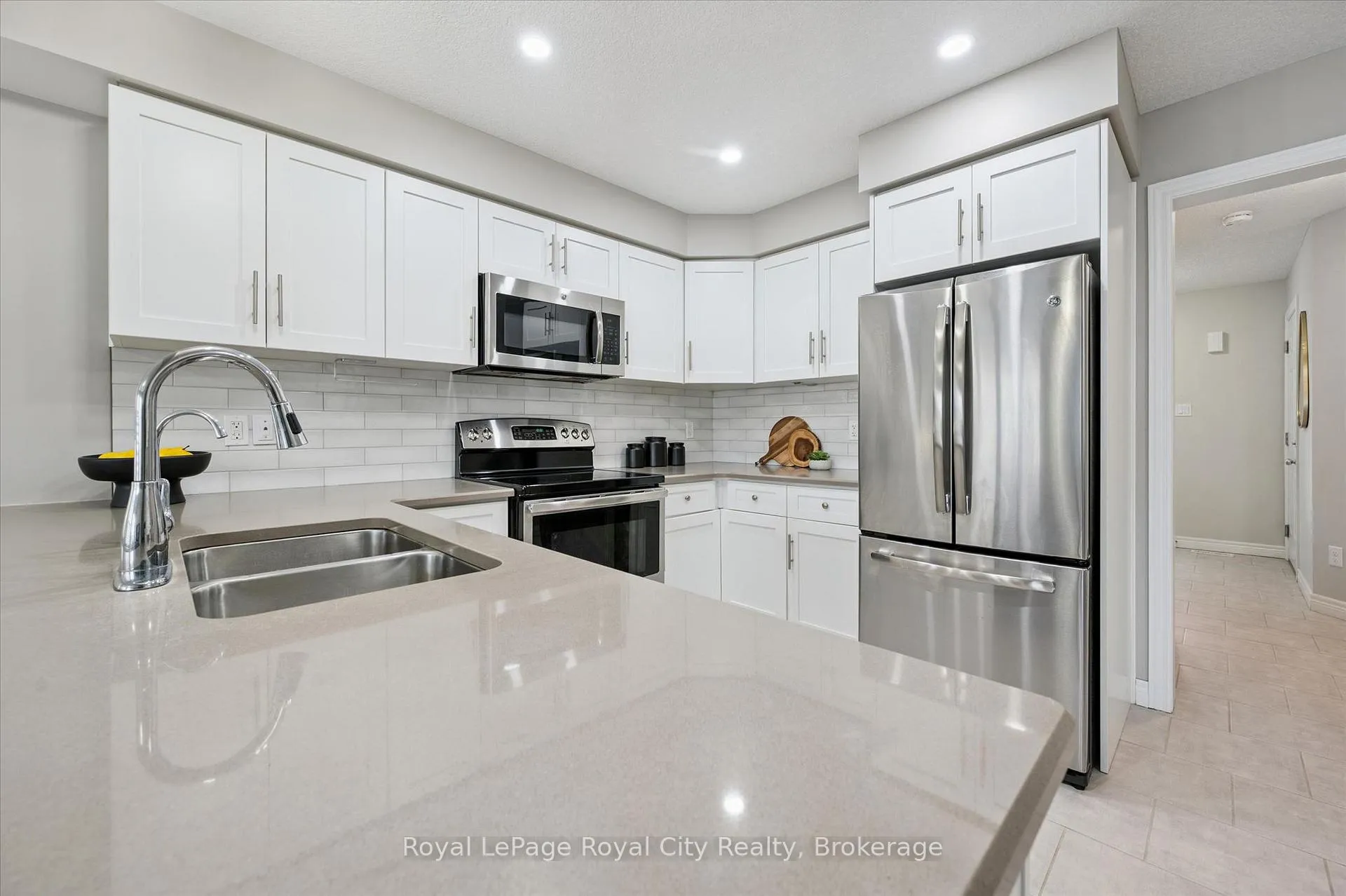 Photo 12 of 5 Sandybay Avenue, Kitchener, Idlewood/Lackner Woods — HOMEH