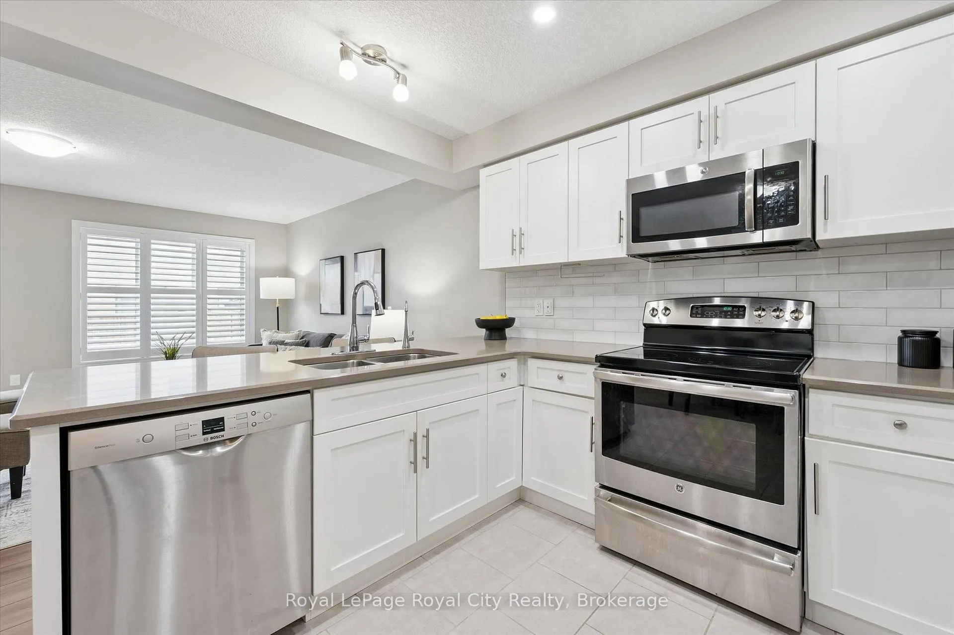 Photo 14 of 5 Sandybay Avenue, Kitchener, Idlewood/Lackner Woods — HOMEH