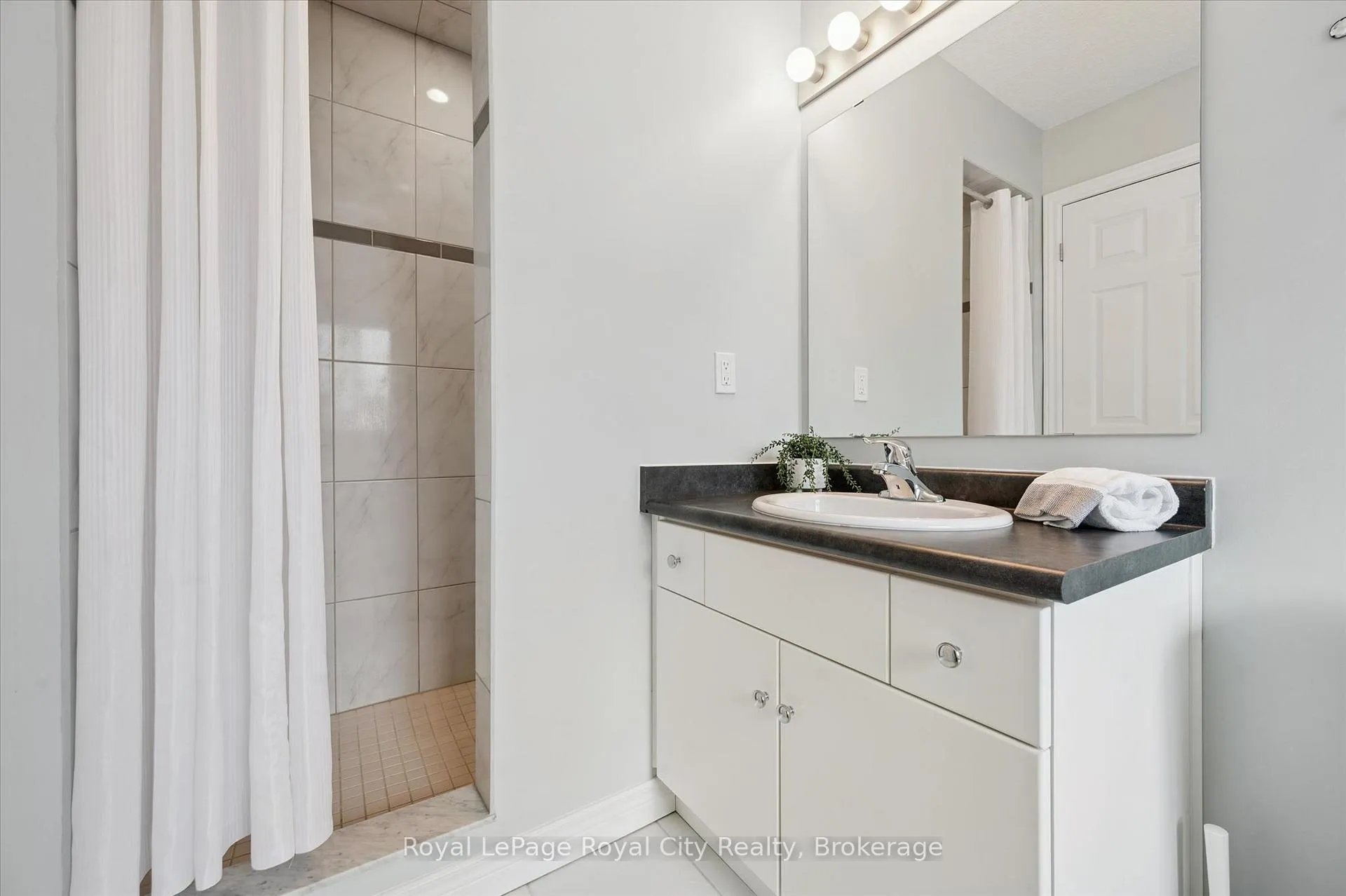 Photo 25 of 5 Sandybay Avenue, Kitchener, Idlewood/Lackner Woods — HOMEH