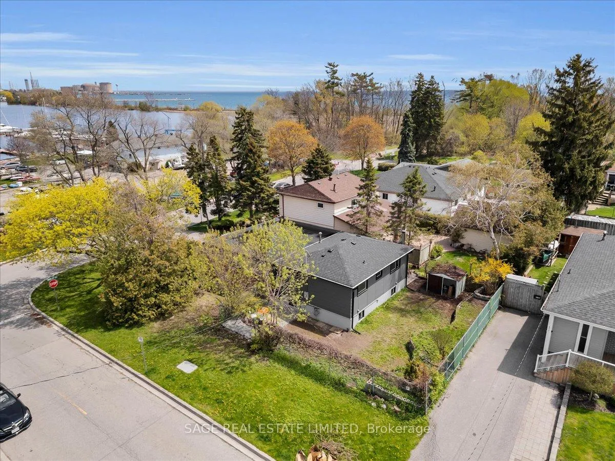Photo 23 of 664 Breezy Drive, Pickering, West Shore — HOMEH
