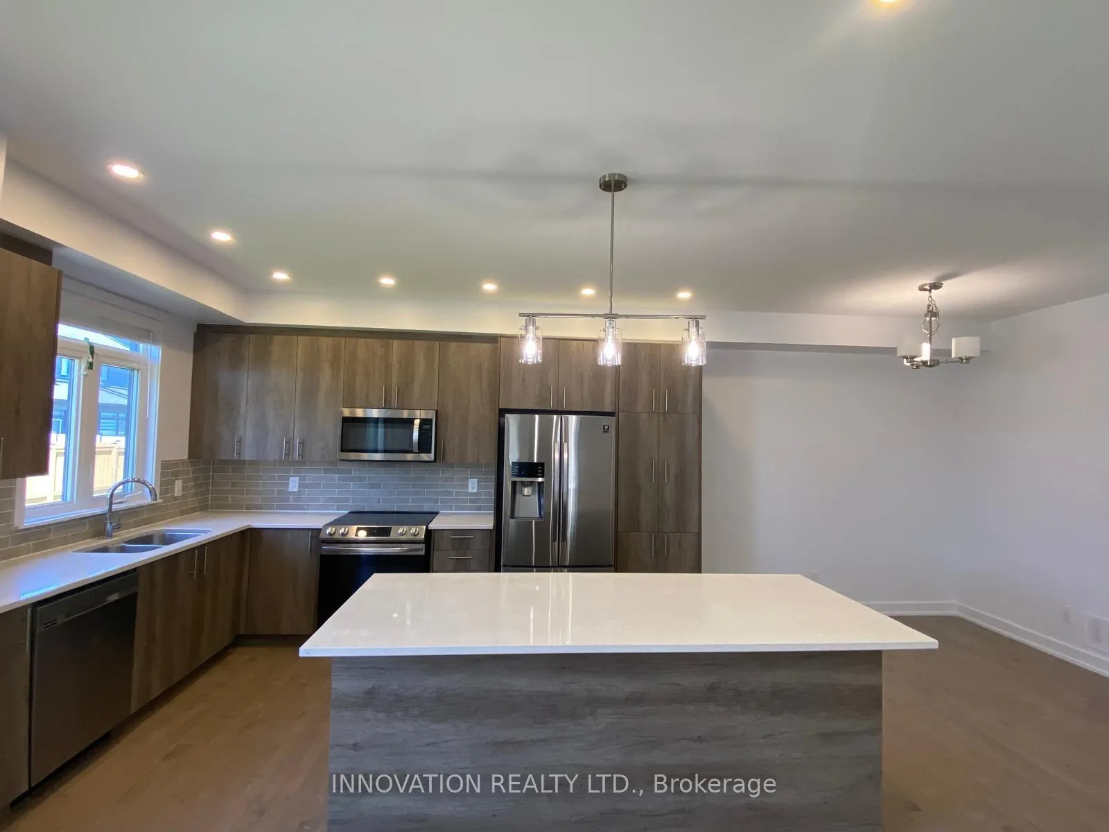 Photo 10 of 223 Zinnia Way, Ottawa, Riverside South/Gloucester Glen — HOMEH