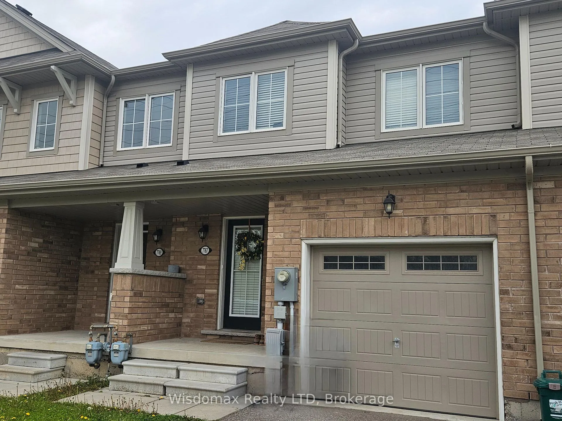 Photo 2 of 7767 White Pine Crescent, Niagara Falls, Brown — HOMEH