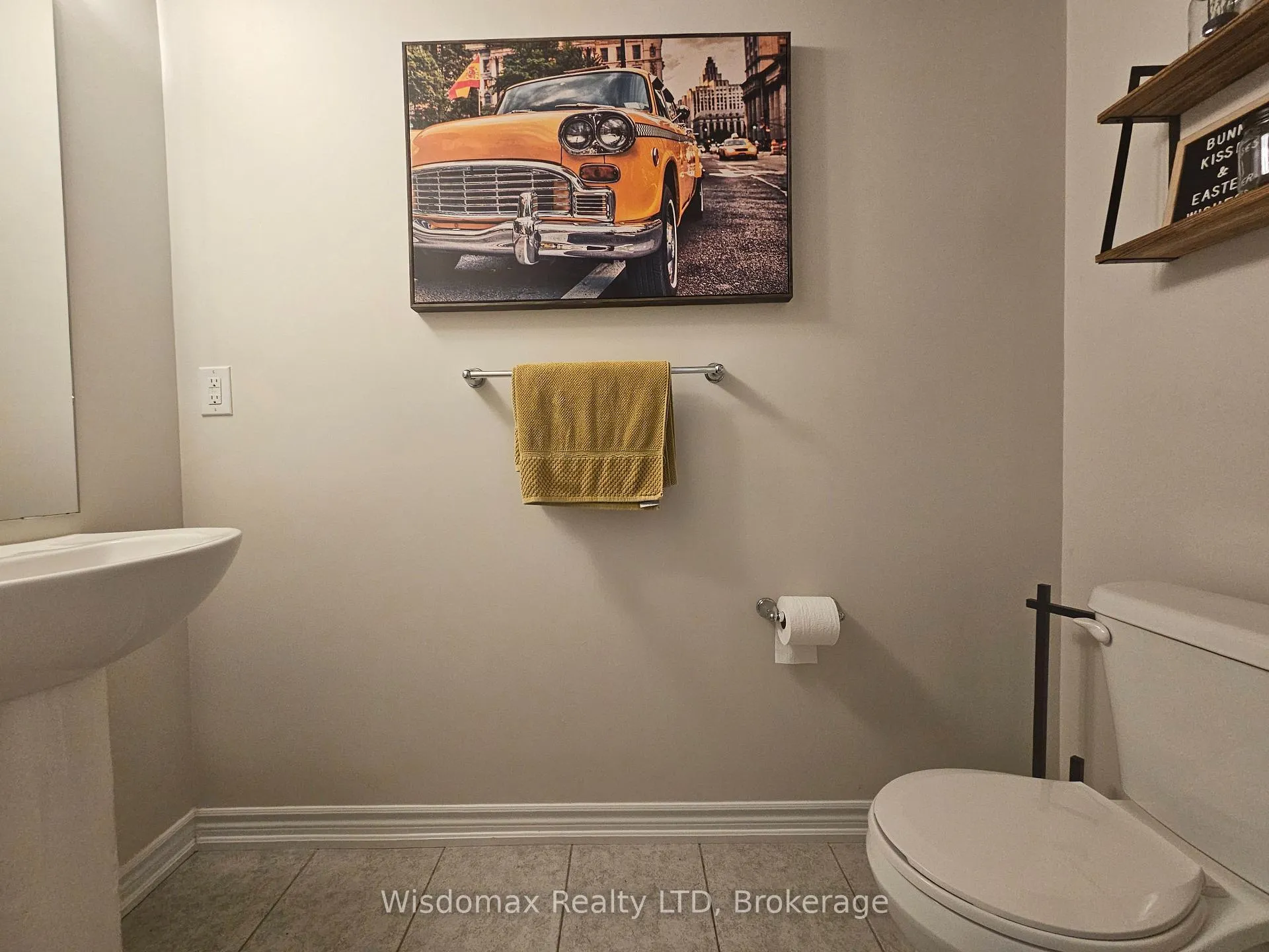 Photo 5 of 7767 White Pine Crescent, Niagara Falls, Brown — HOMEH