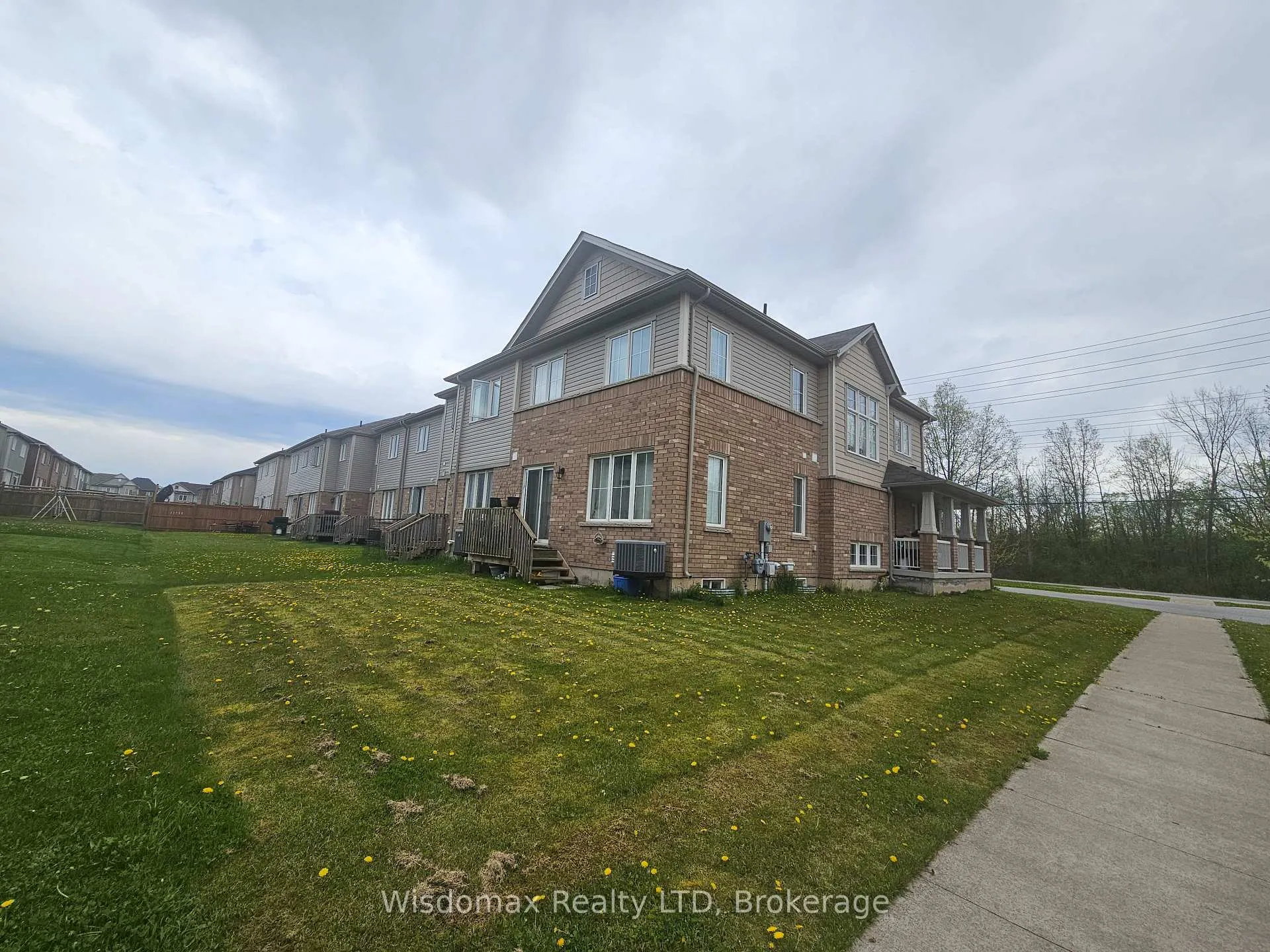 Photo 18 of 7767 White Pine Crescent, Niagara Falls, Brown — HOMEH