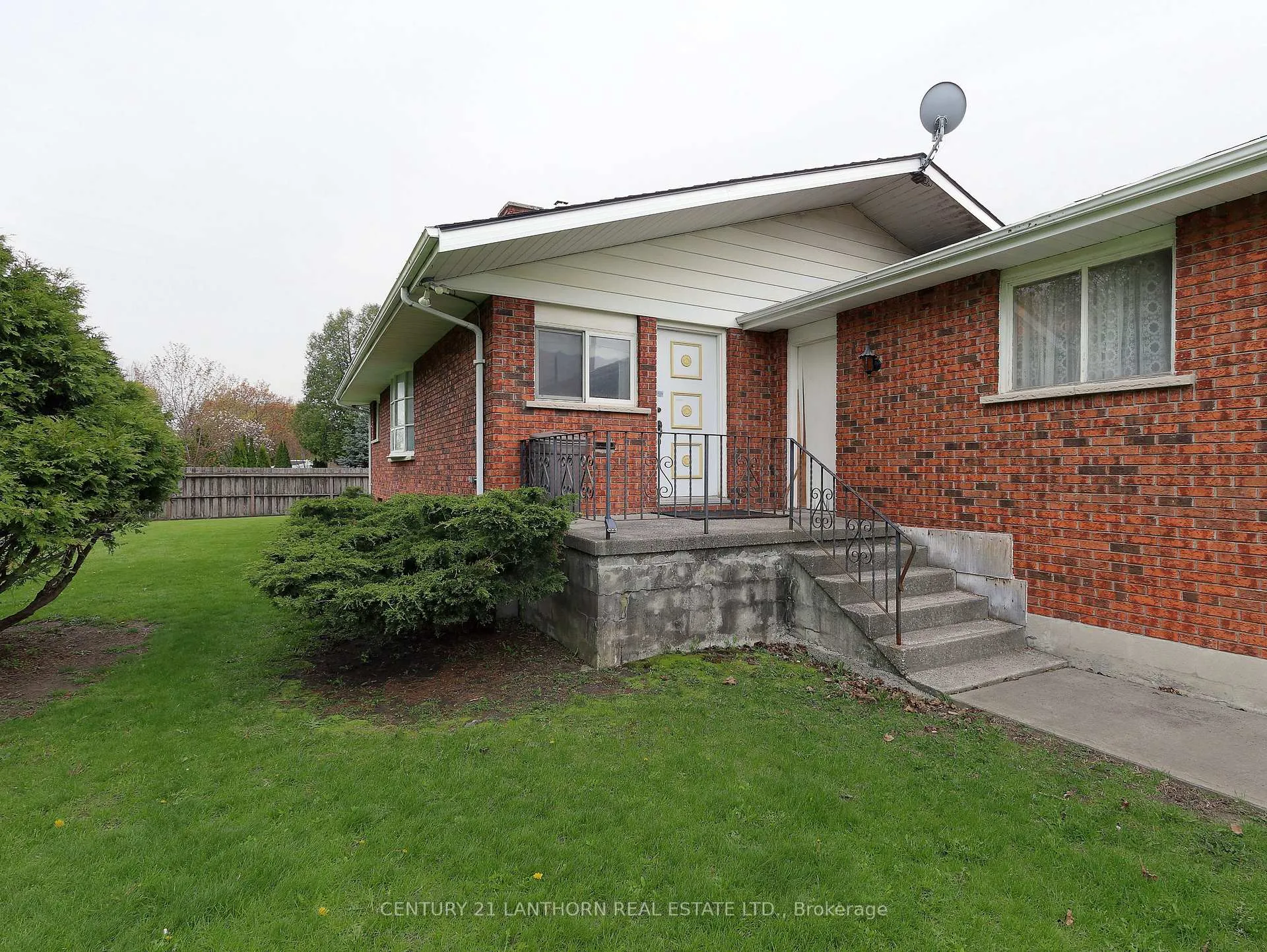 Photo 2 of 37 Maple Drive, Belleville, Belleville Ward — HOMEH