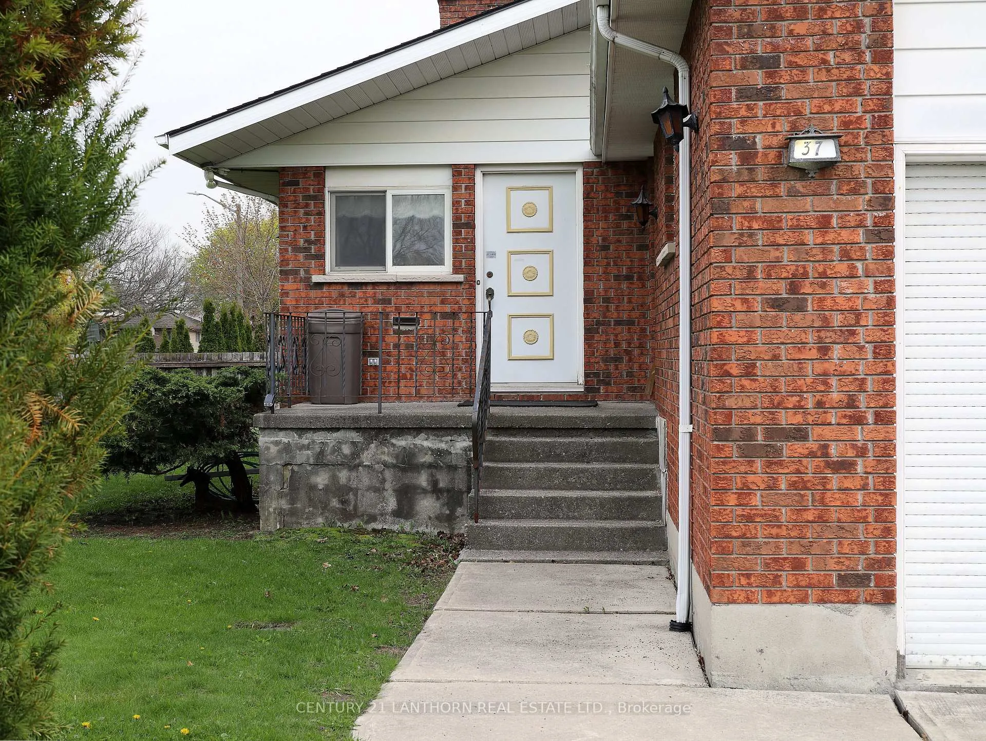 Photo 3 of 37 Maple Drive, Belleville, Belleville Ward — HOMEH