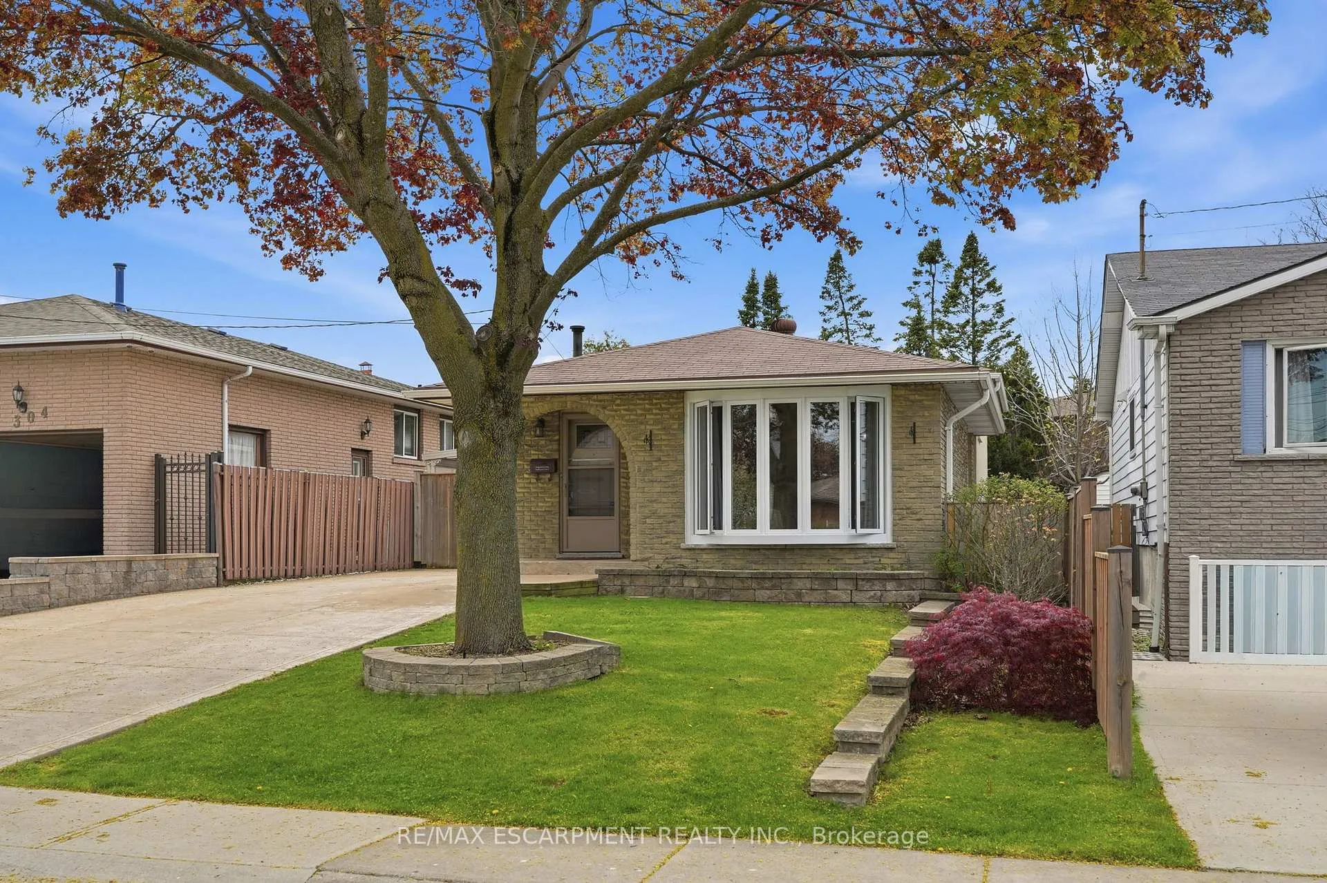 Photo 1 of 300 Eaglewood Drive, Hamilton, Eleanor — HOMEH
